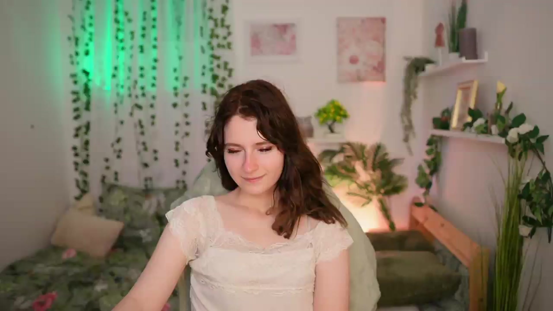 Gallery image thumbnail from Emily_Paris18's myfreecams stream on, 06/21/2026, 18:11 image 1 of 20