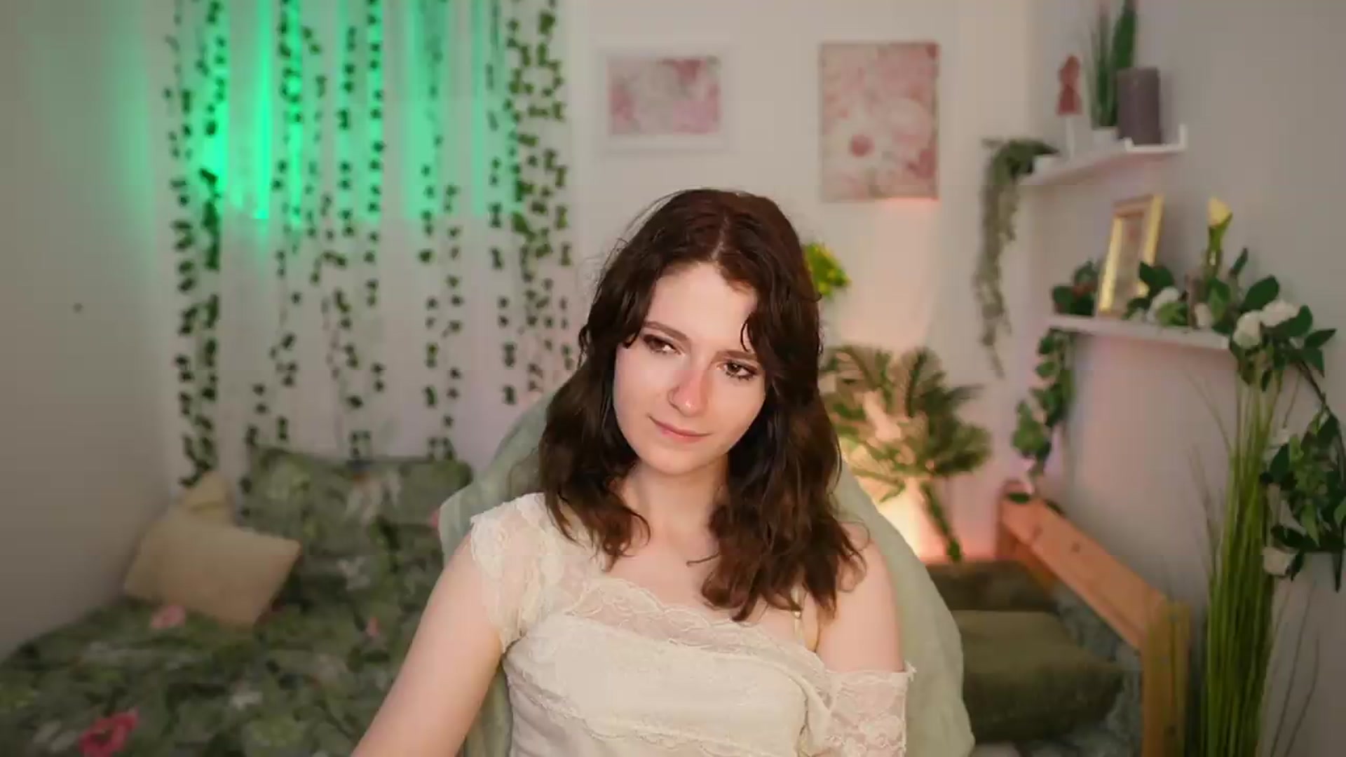 Gallery image thumbnail from Emily_Paris18's myfreecams stream on, 06/21/2026, 18:11 image 15 of 20