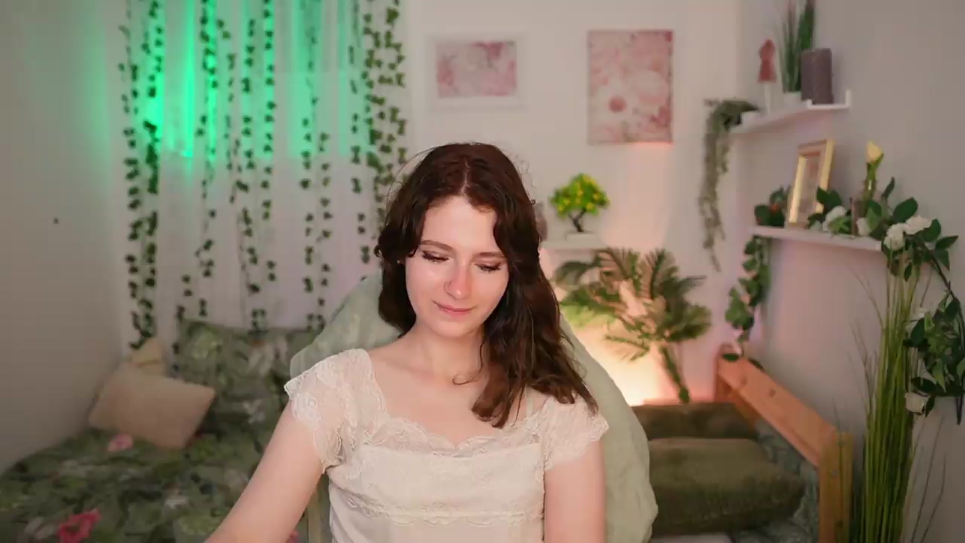 Gallery image thumbnail from Emily_Paris18's myfreecams stream on, 06/21/2026, 18:11 image 2 of 20