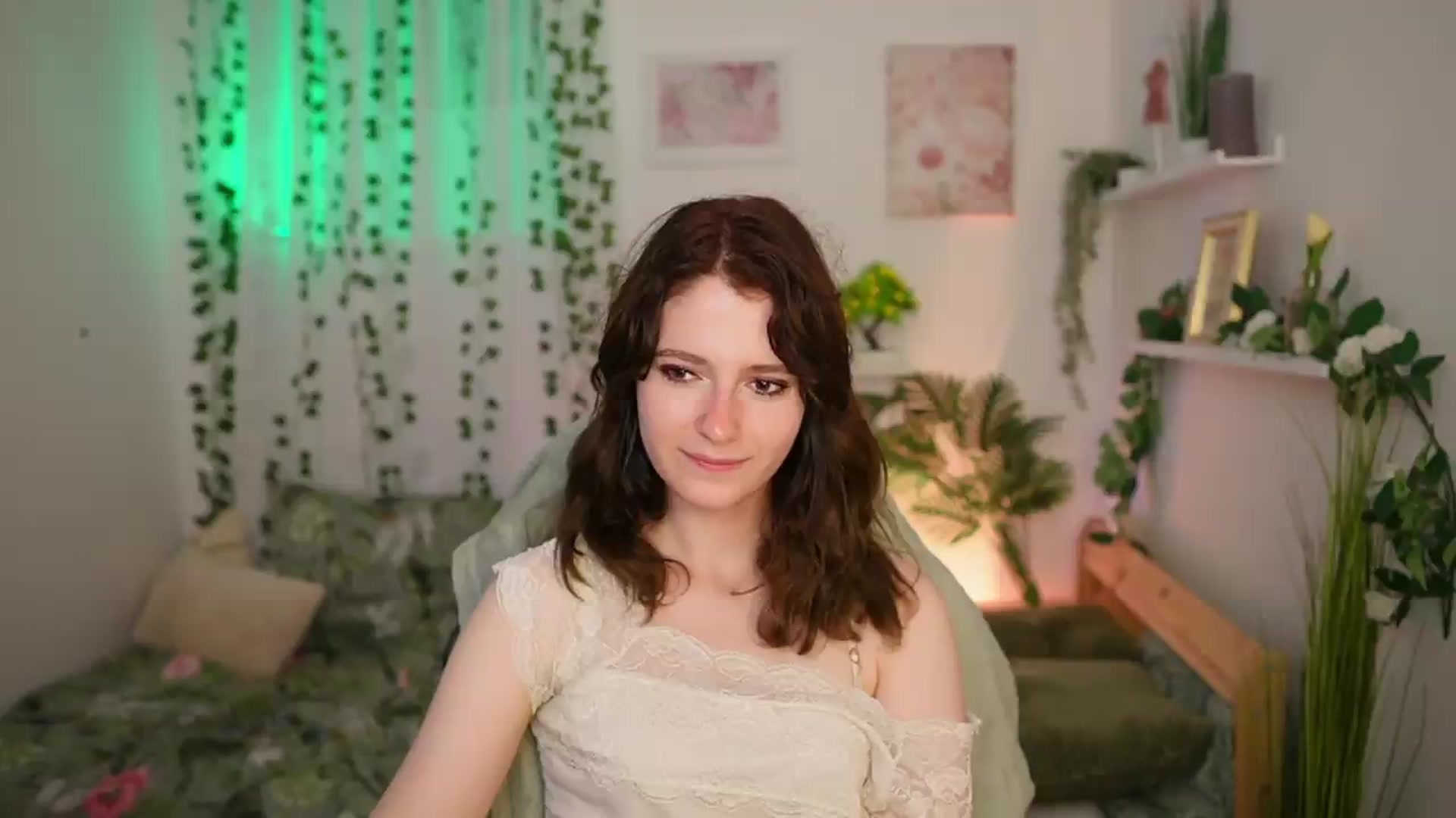 Gallery image thumbnail from Emily_Paris18's myfreecams stream on, 06/21/2026, 18:11 image 11 of 20