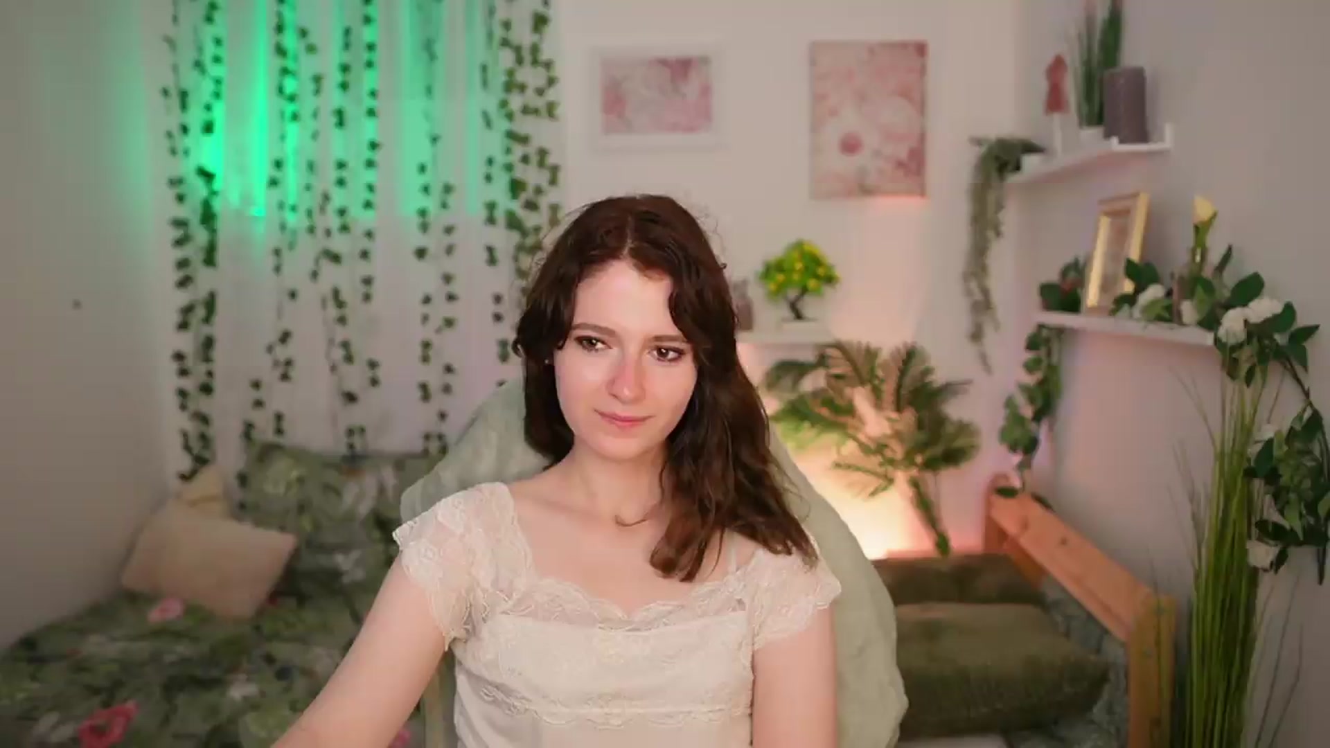 Gallery image thumbnail from Emily_Paris18's myfreecams stream on, 06/21/2026, 18:11 image 3 of 20