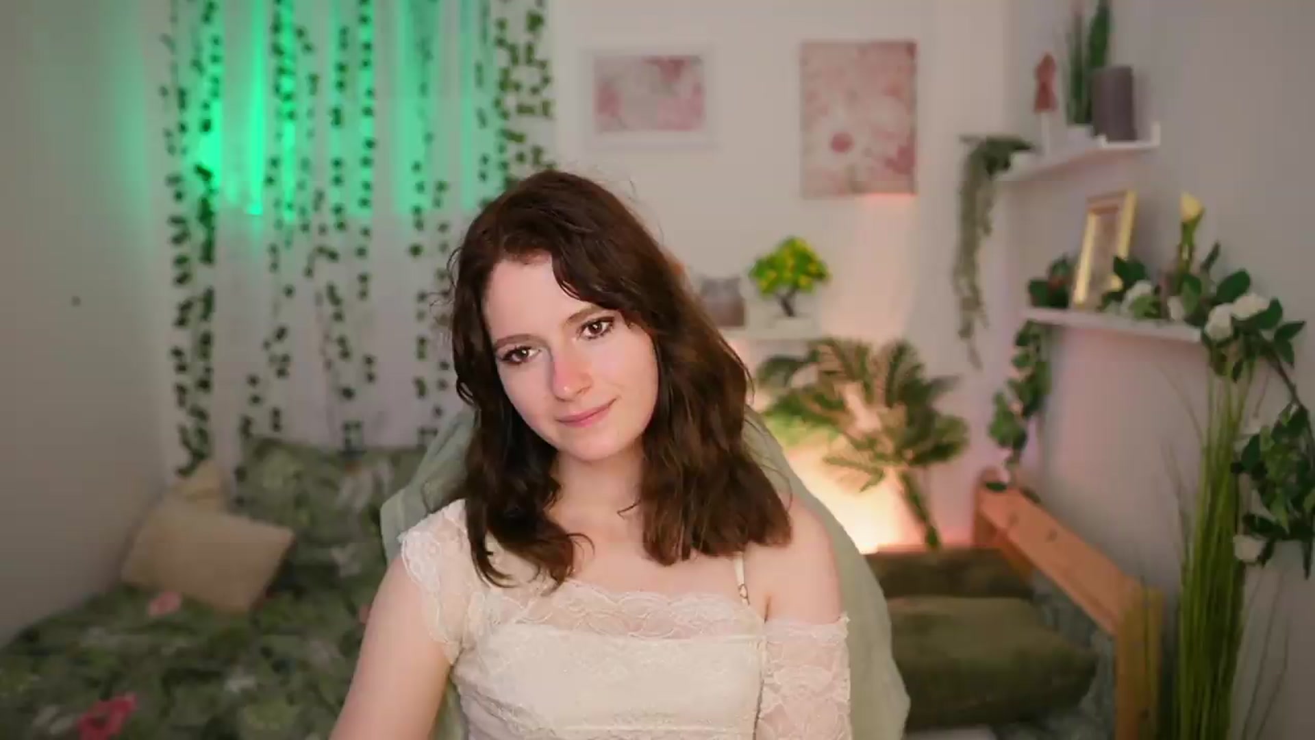 Gallery image thumbnail from Emily_Paris18's myfreecams stream on, 06/21/2026, 18:11 image 8 of 20