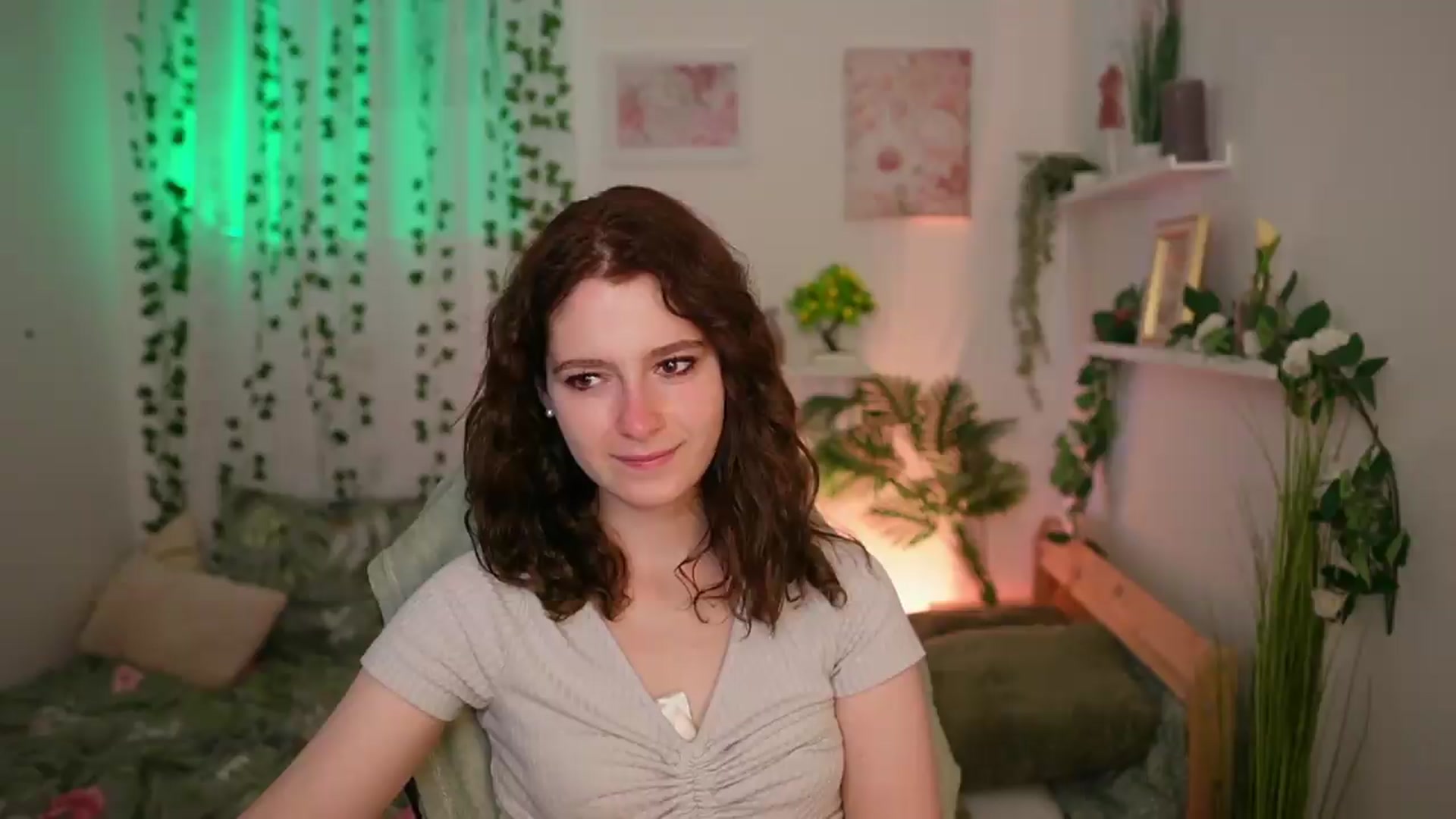Gallery image thumbnail from Emily_Paris18's myfreecams stream on, 06/22/2026, 13:56 image 15 of 20