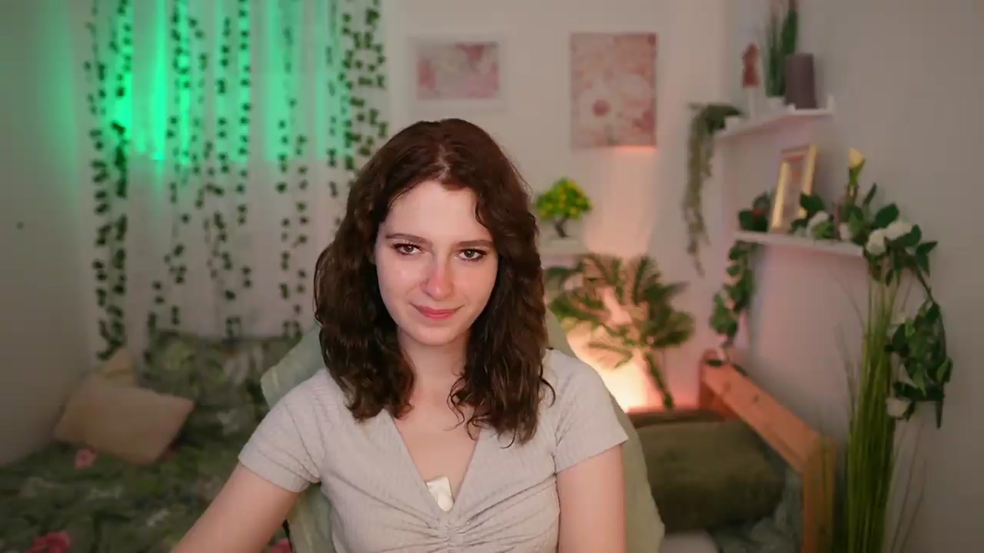 Gallery image thumbnail from Emily_Paris18's myfreecams stream on, 06/22/2026, 13:56 image 12 of 20