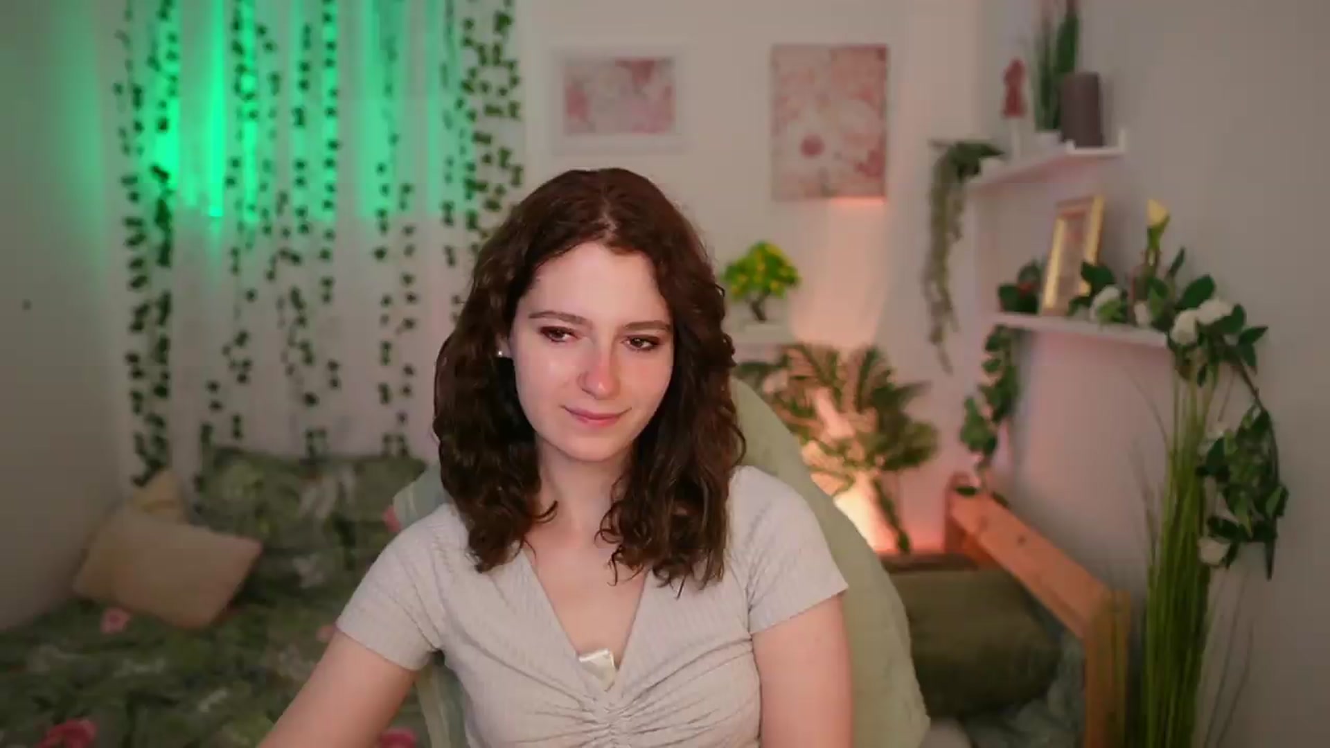 Gallery image thumbnail from Emily_Paris18's myfreecams stream on, 06/22/2026, 13:56 image 4 of 20