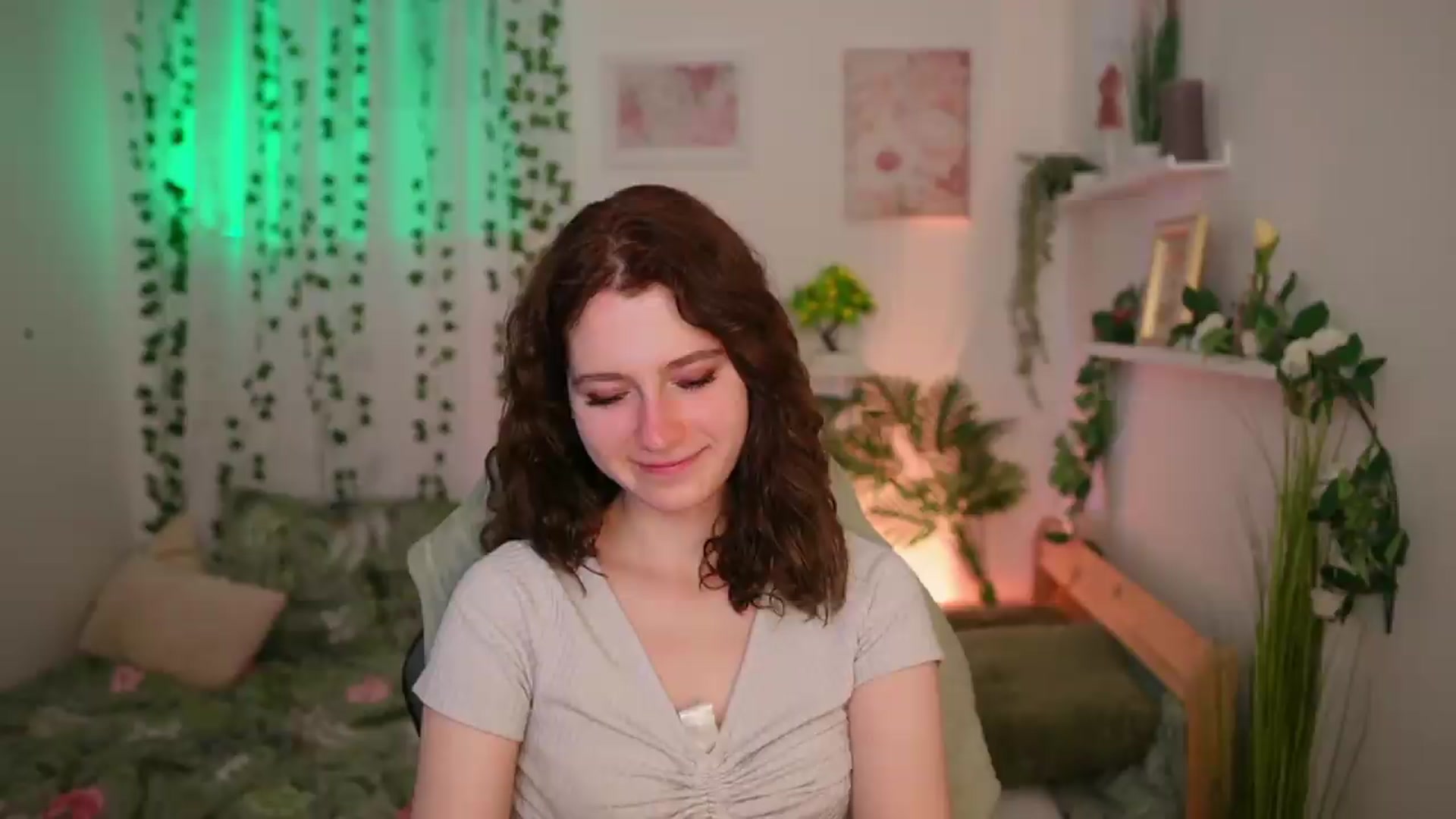 Gallery image thumbnail from Emily_Paris18's myfreecams stream on, 06/22/2026, 13:56 image 3 of 20