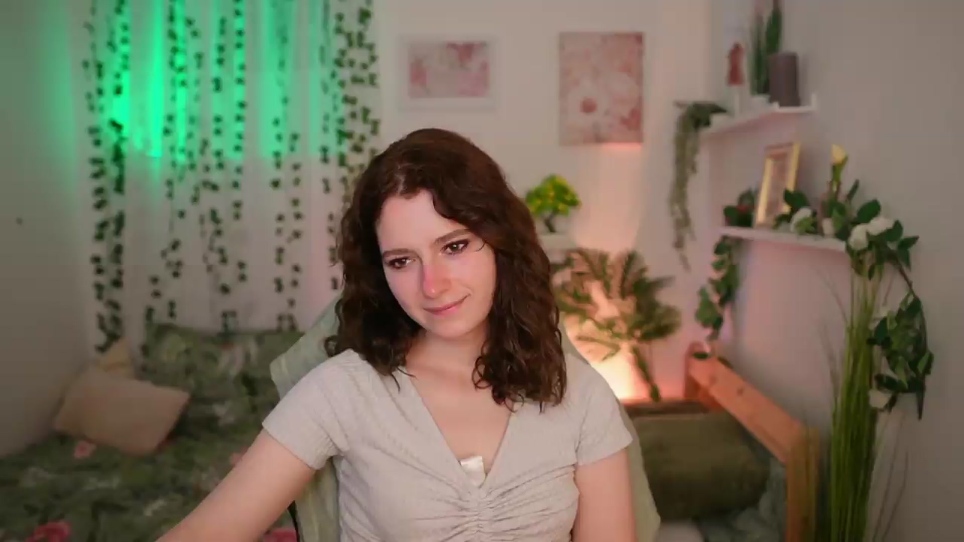 Gallery image thumbnail from Emily_Paris18's myfreecams stream on, 06/22/2026, 13:56 image 2 of 20