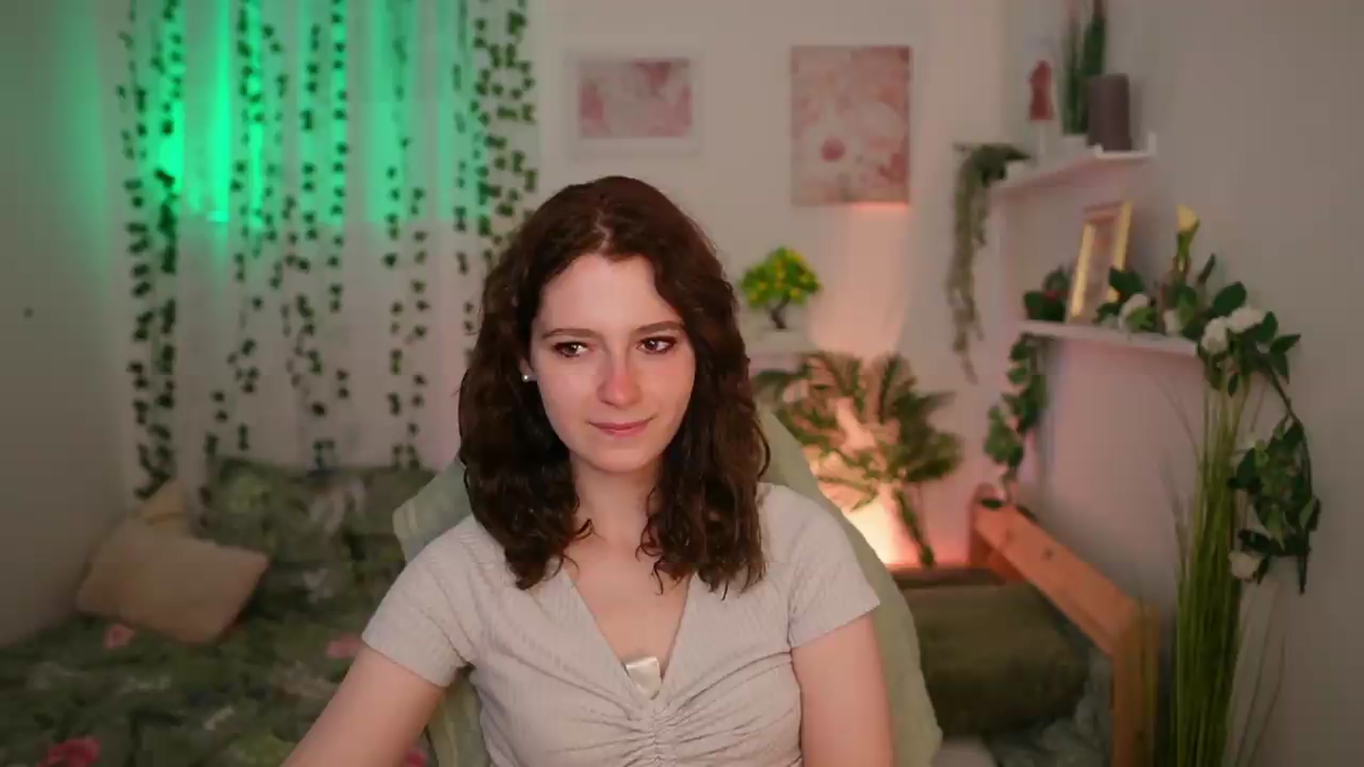 Gallery image thumbnail from Emily_Paris18's myfreecams stream on, 06/22/2026, 13:56 image 5 of 20