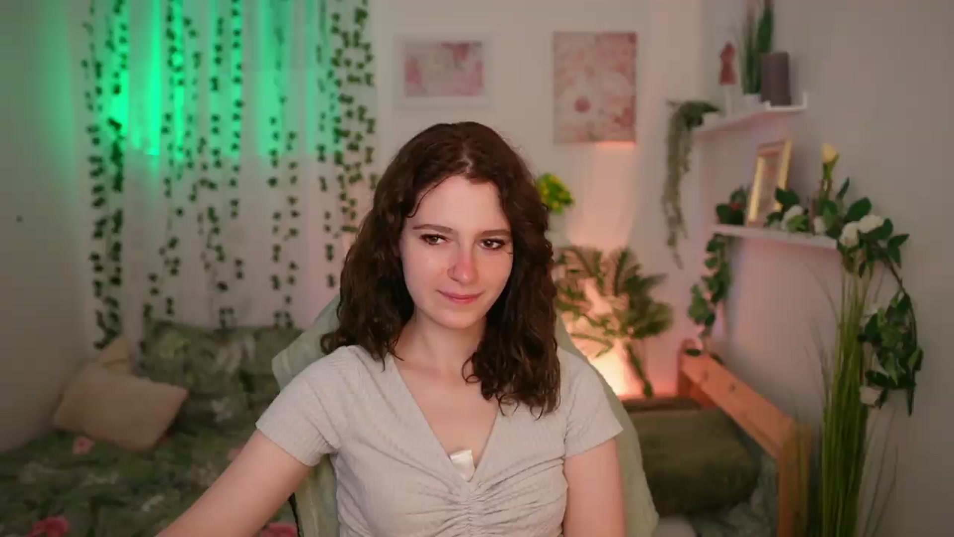 Gallery image thumbnail from Emily_Paris18's myfreecams stream on, 06/22/2026, 13:56 image 1 of 20