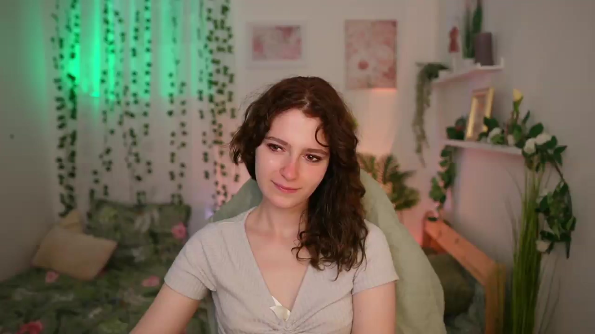 Gallery image thumbnail from Emily_Paris18's myfreecams stream on, 06/22/2026, 14:39 image 1 of 20