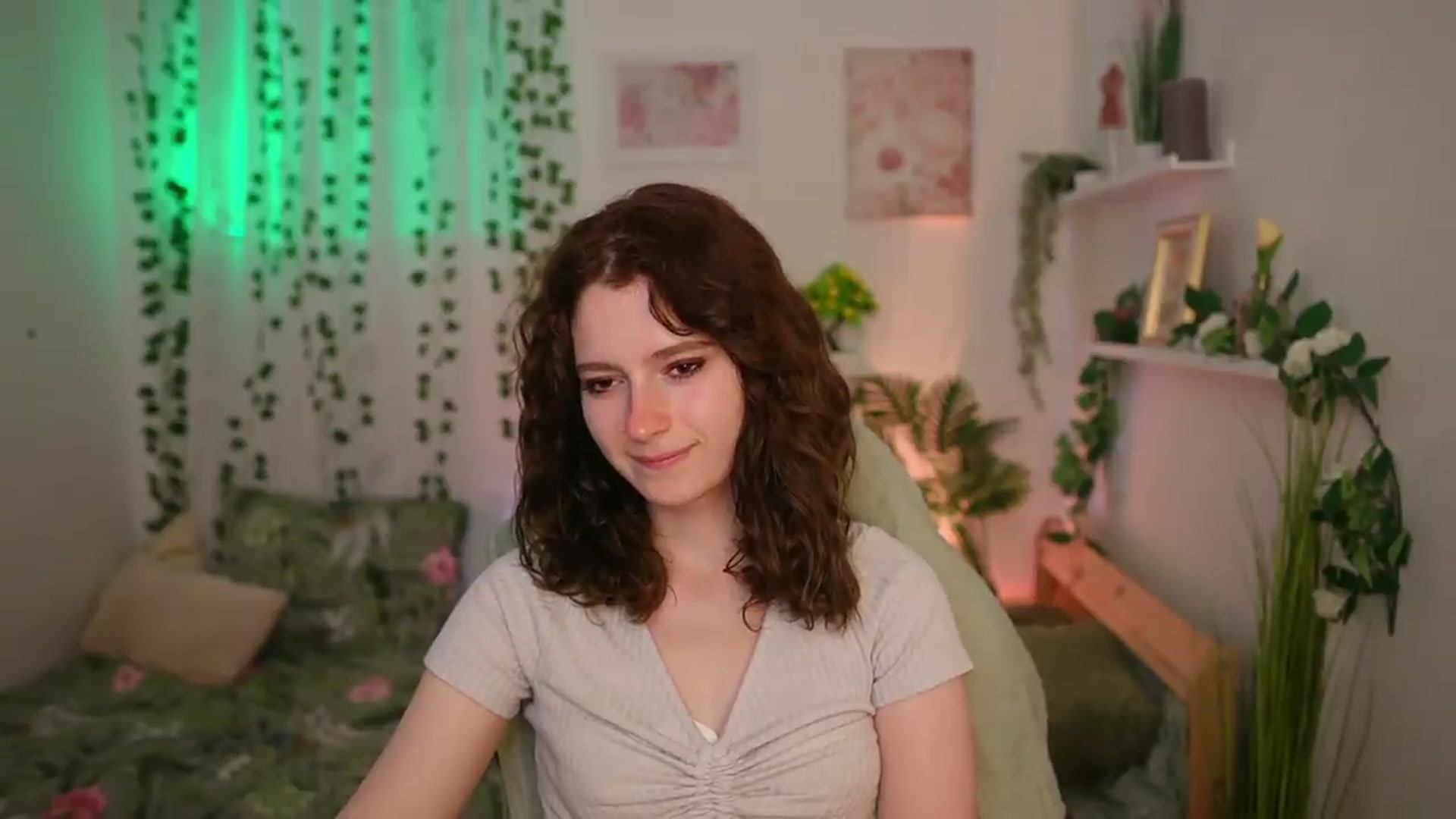 Gallery image thumbnail from Emily_Paris18's myfreecams stream on, 06/22/2026, 14:39 image 18 of 20