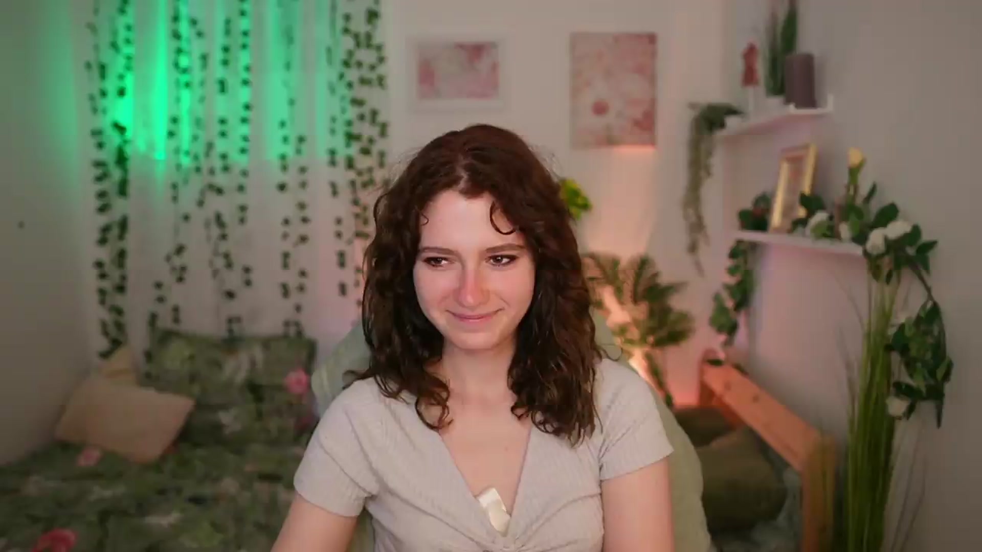 Gallery image thumbnail from Emily_Paris18's myfreecams stream on, 06/22/2026, 15:23 image 10 of 20