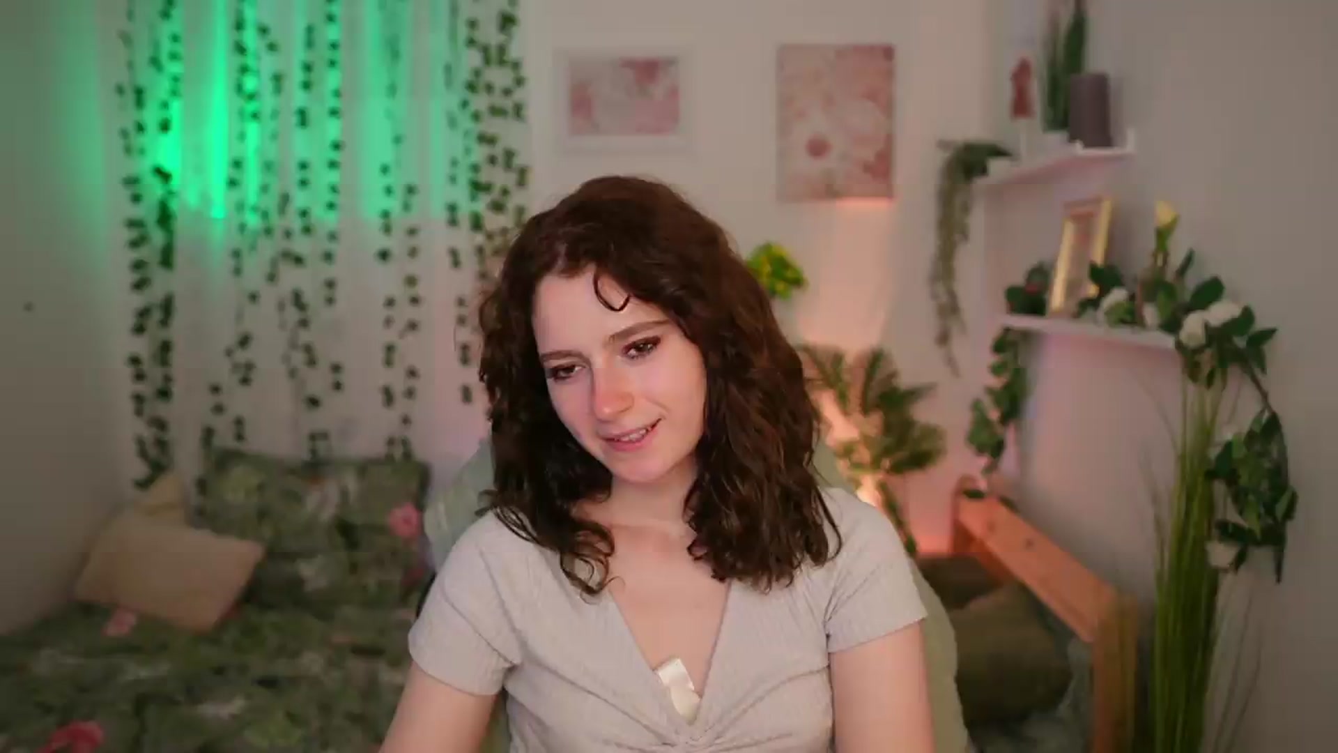 Gallery image thumbnail from Emily_Paris18's myfreecams stream on, 06/22/2026, 15:23 image 8 of 20