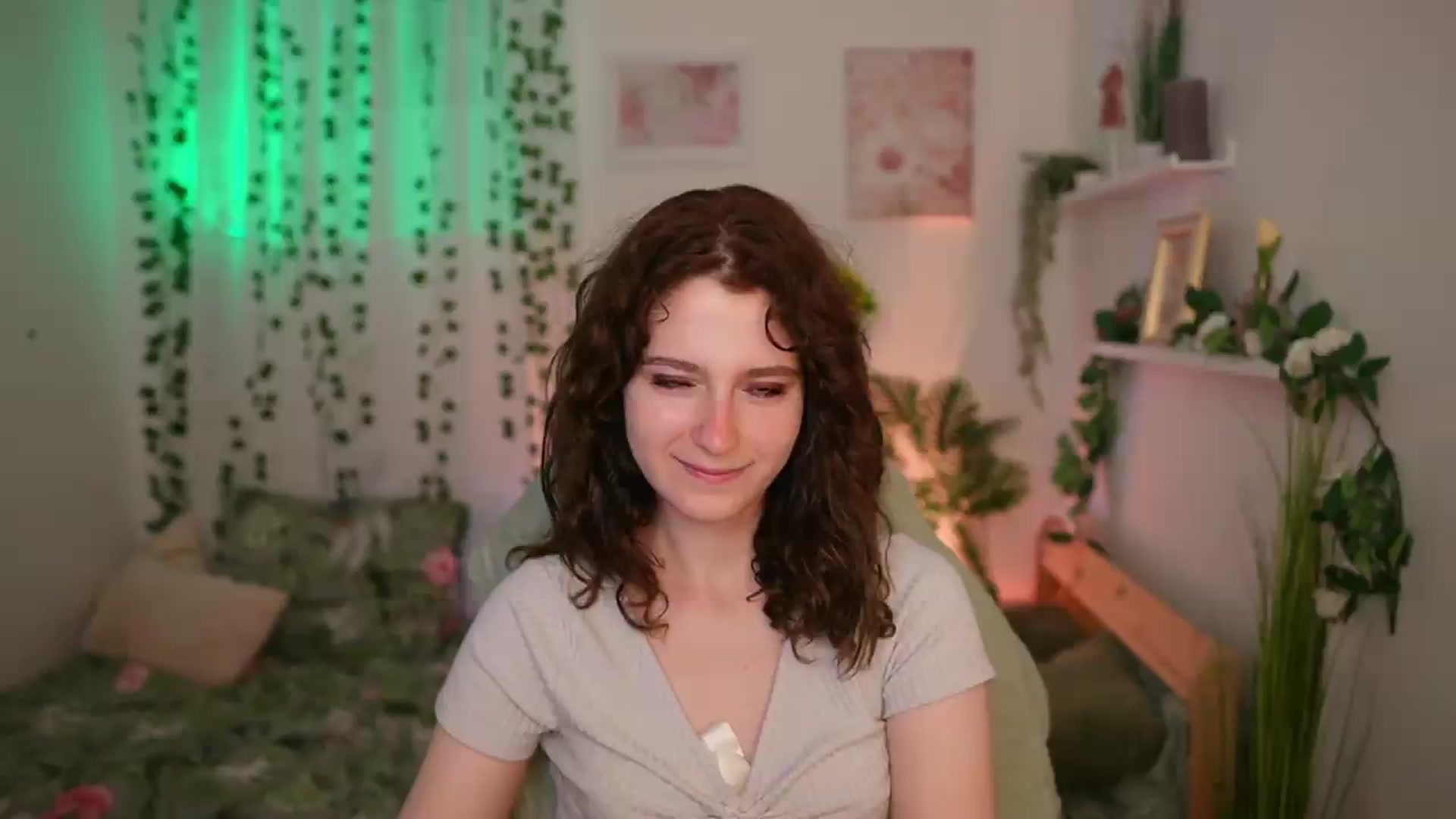 Gallery image thumbnail from Emily_Paris18's myfreecams stream on, 06/22/2026, 15:23 image 6 of 20