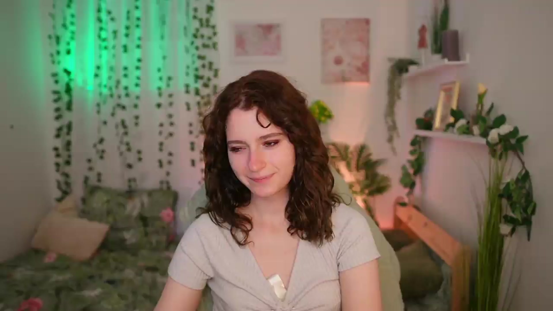Gallery image thumbnail from Emily_Paris18's myfreecams stream on, 06/22/2026, 15:23 image 9 of 20