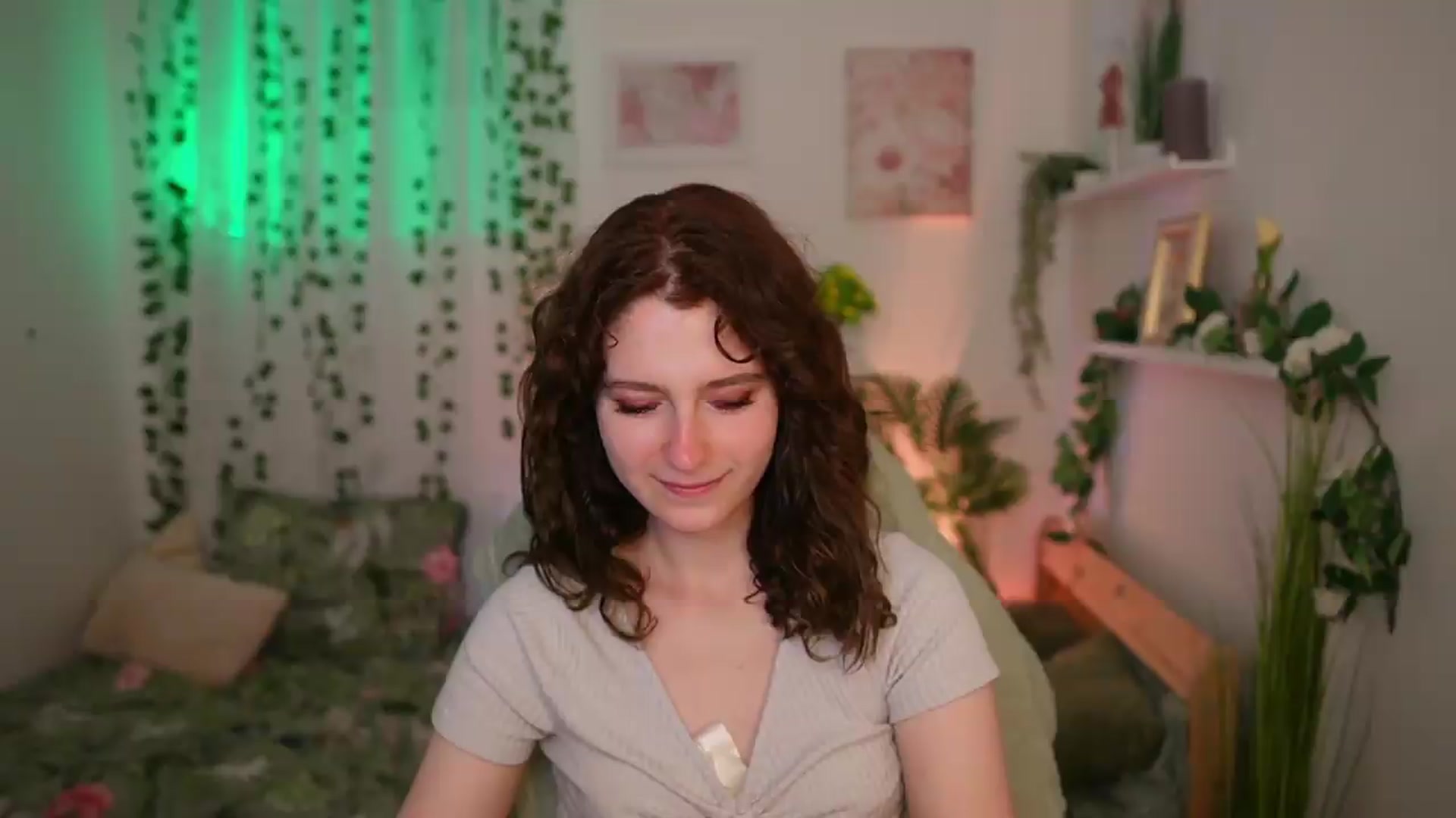 Gallery image thumbnail from Emily_Paris18's myfreecams stream on, 06/22/2026, 15:23 image 1 of 20