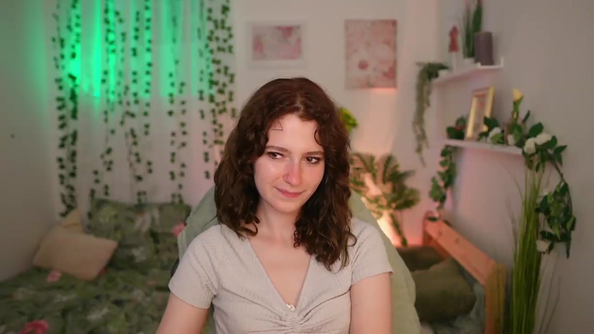 Gallery image thumbnail from Emily_Paris18's myfreecams stream on, 06/22/2026, 16:17 image 18 of 20