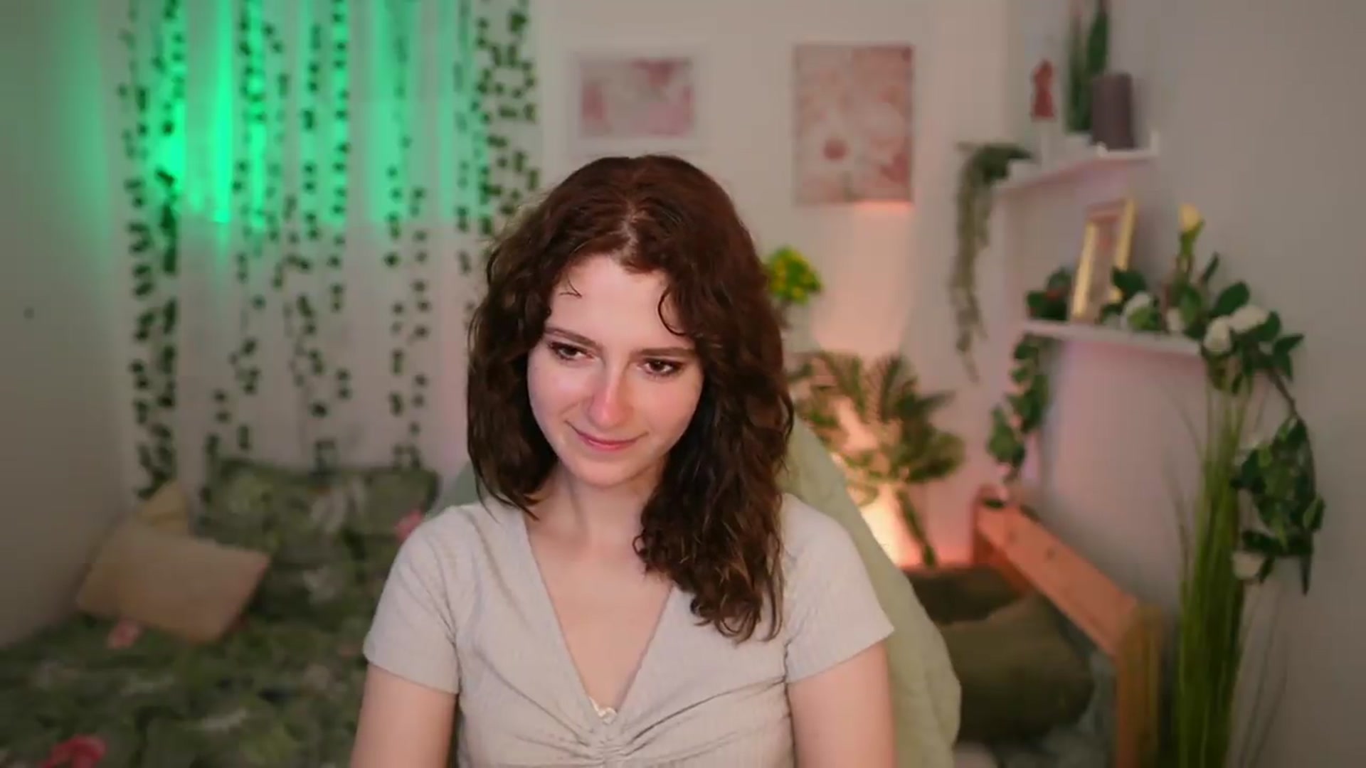 Gallery image thumbnail from Emily_Paris18's myfreecams stream on, 06/22/2026, 16:17 image 6 of 20