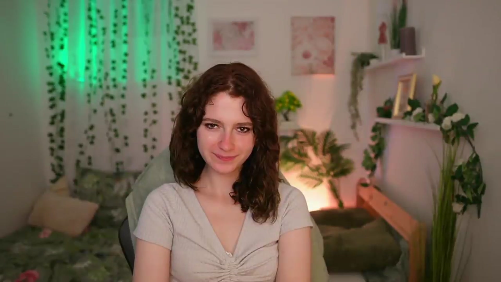 Gallery image thumbnail from Emily_Paris18's myfreecams stream on, 06/22/2026, 16:17 image 9 of 20