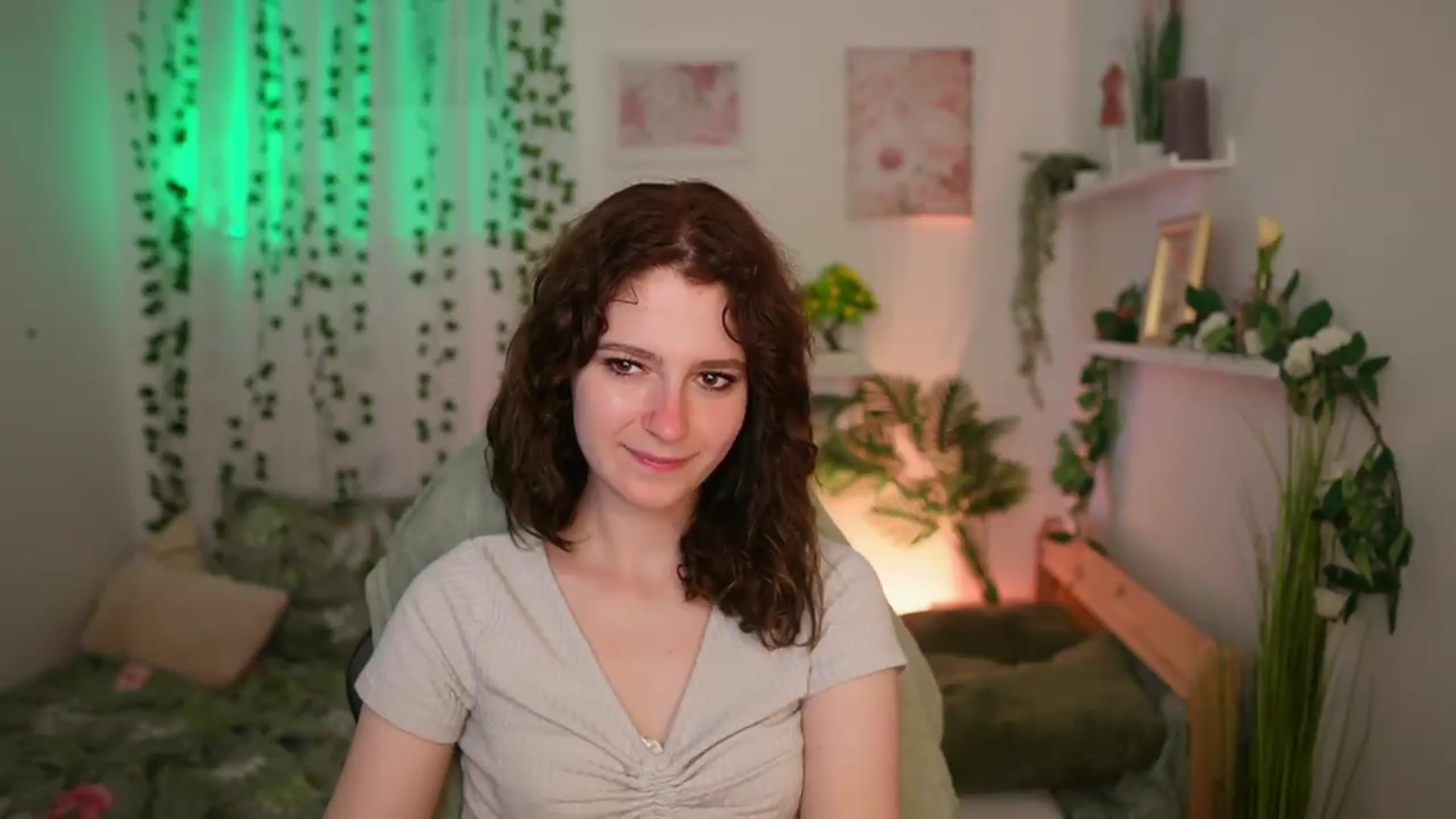 Gallery image thumbnail from Emily_Paris18's myfreecams stream on, 06/22/2026, 16:17 image 8 of 20