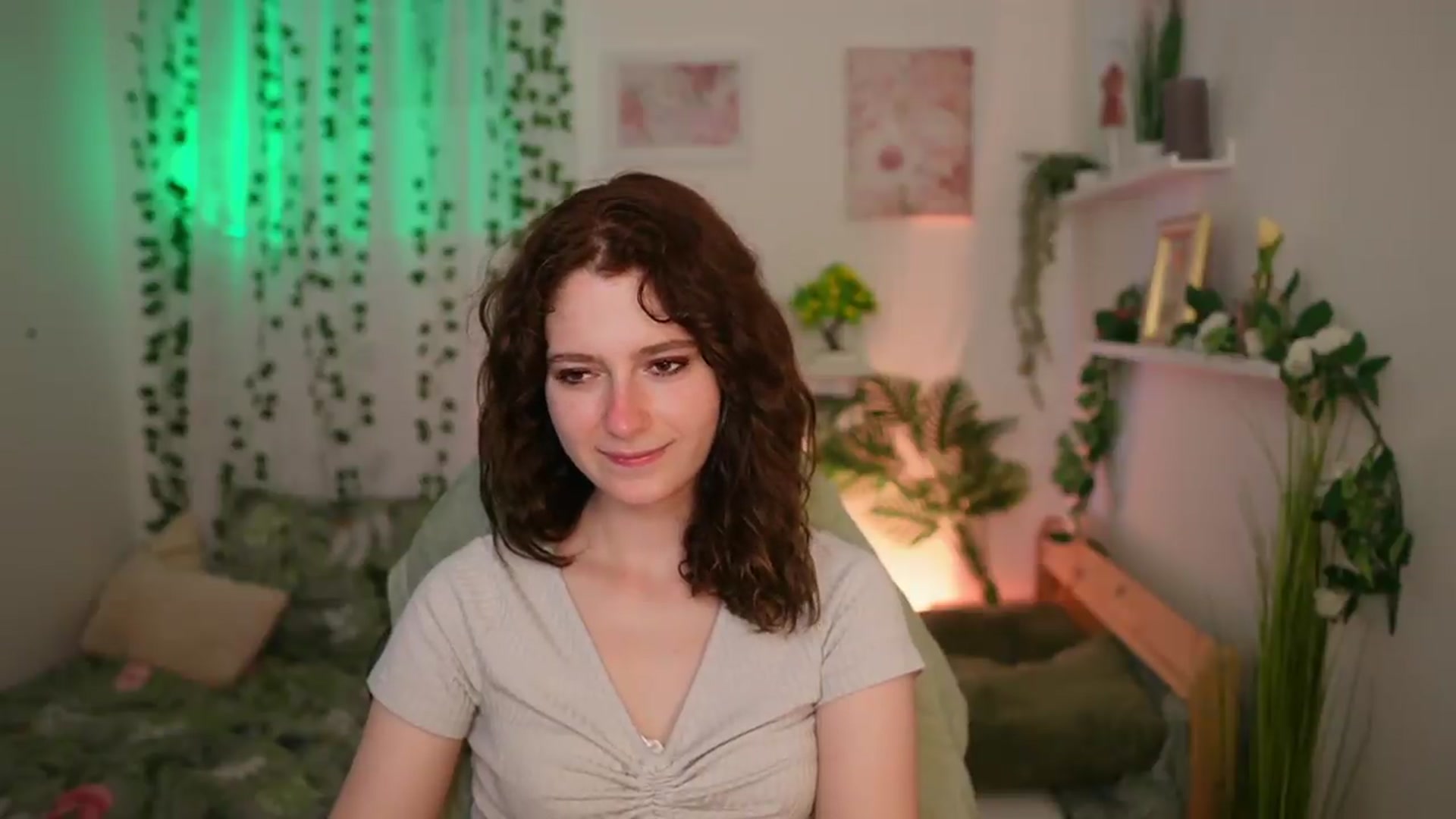Gallery image thumbnail from Emily_Paris18's myfreecams stream on, 06/22/2026, 16:17 image 7 of 20