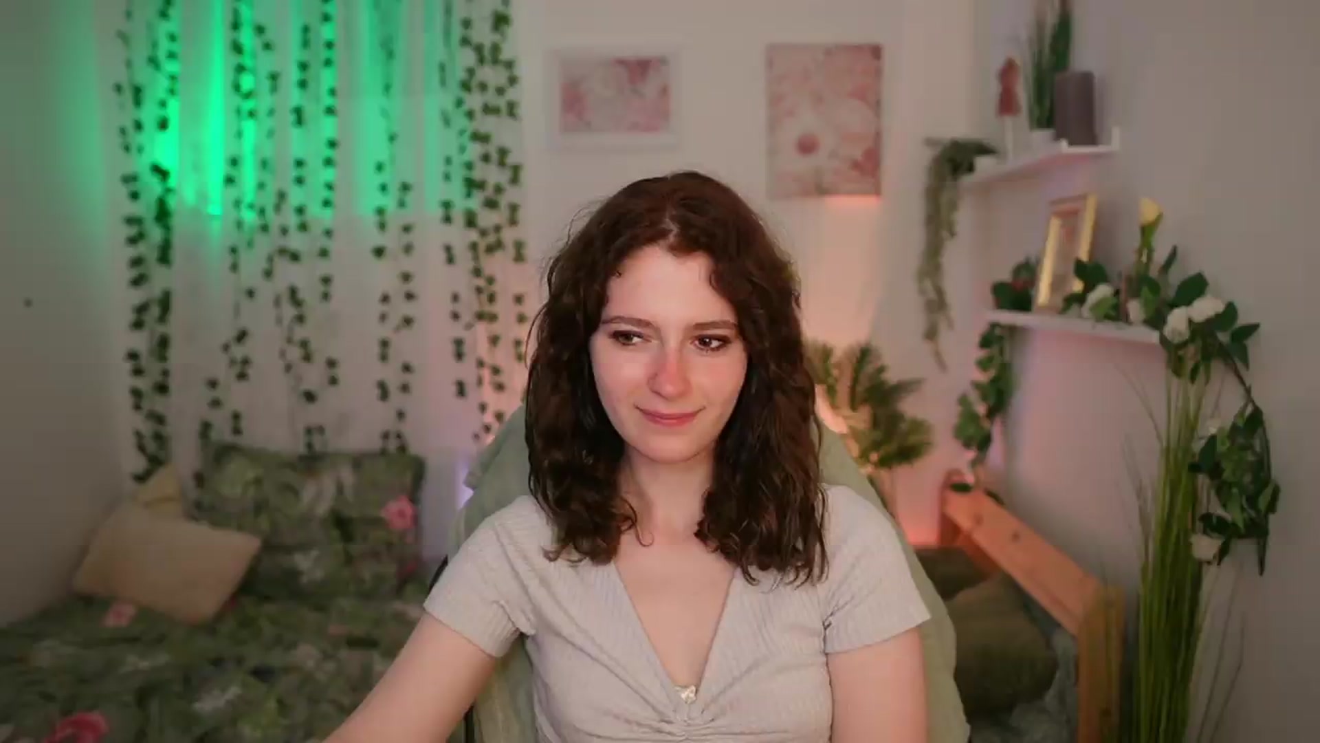 Gallery image thumbnail from Emily_Paris18's myfreecams stream on, 06/22/2026, 17:58 image 1 of 20
