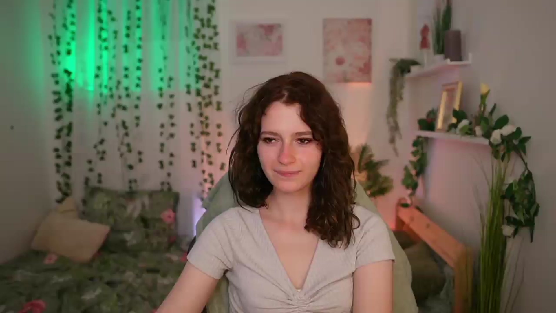 Gallery image thumbnail from Emily_Paris18's myfreecams stream on, 06/22/2026, 17:58 image 7 of 20