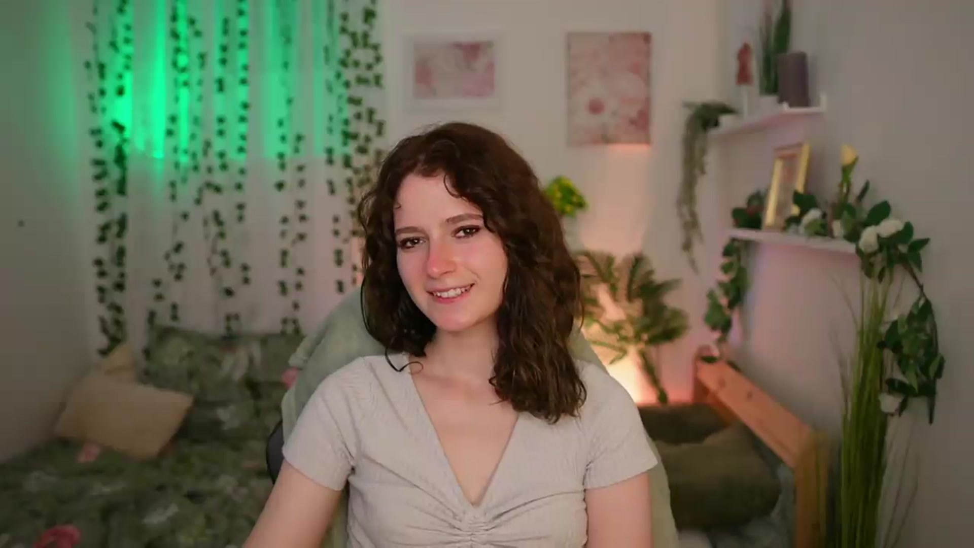 Gallery image thumbnail from Emily_Paris18's myfreecams stream on, 06/22/2026, 17:58 image 18 of 20