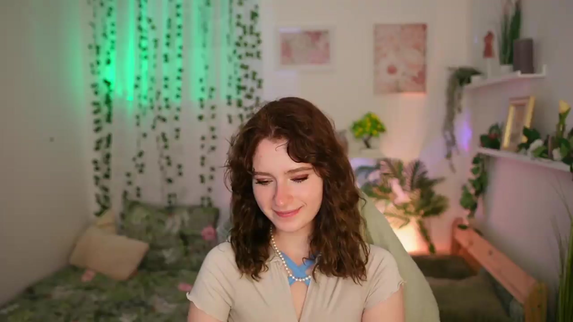 Gallery image thumbnail from Emily_Paris18's myfreecams stream on, 06/23/2026, 14:17 image 1 of 20