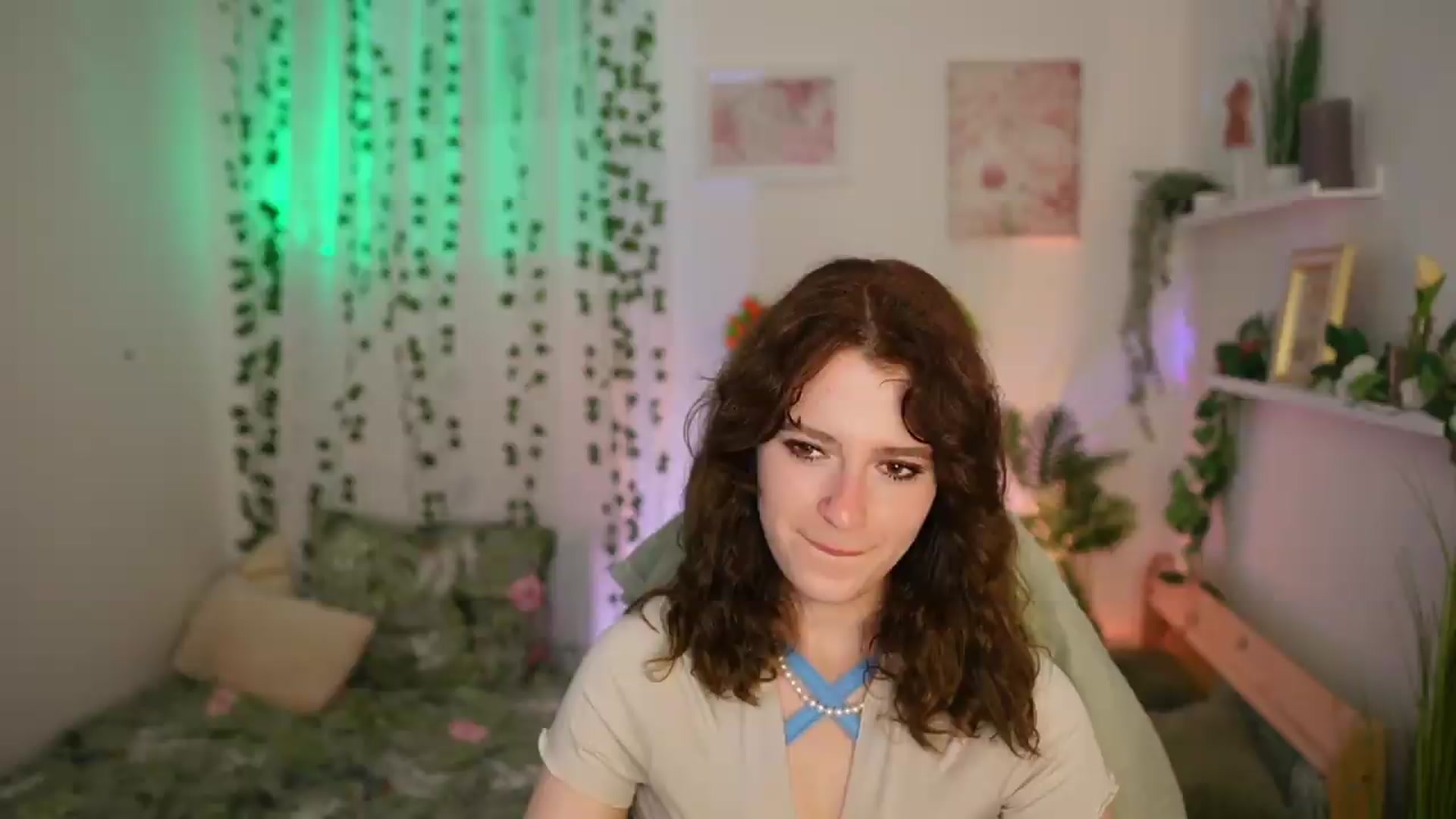 Gallery image thumbnail from Emily_Paris18's myfreecams stream on, 06/23/2026, 14:17 image 13 of 20