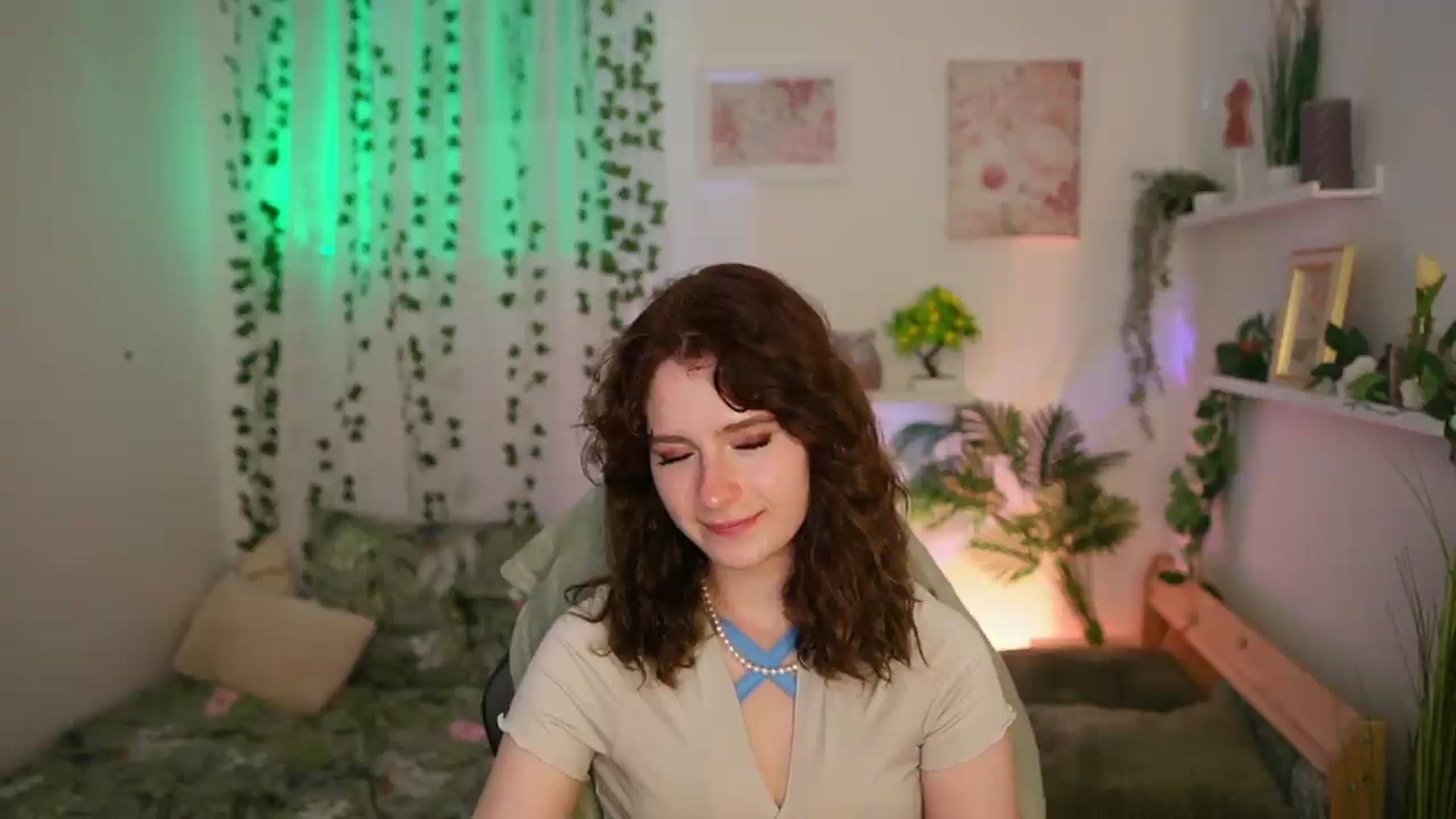 Gallery image thumbnail from Emily_Paris18's myfreecams stream on, 06/23/2026, 14:17 image 16 of 20