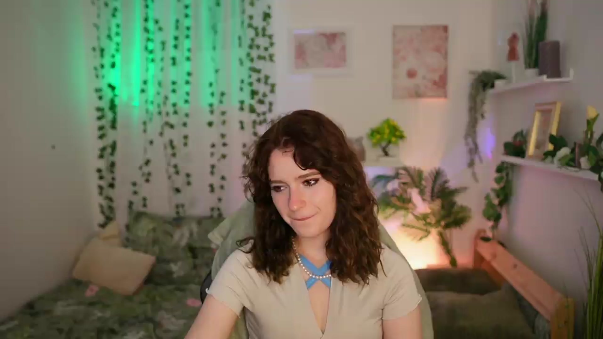 Gallery image thumbnail from Emily_Paris18's myfreecams stream on, 06/23/2026, 14:17 image 17 of 20