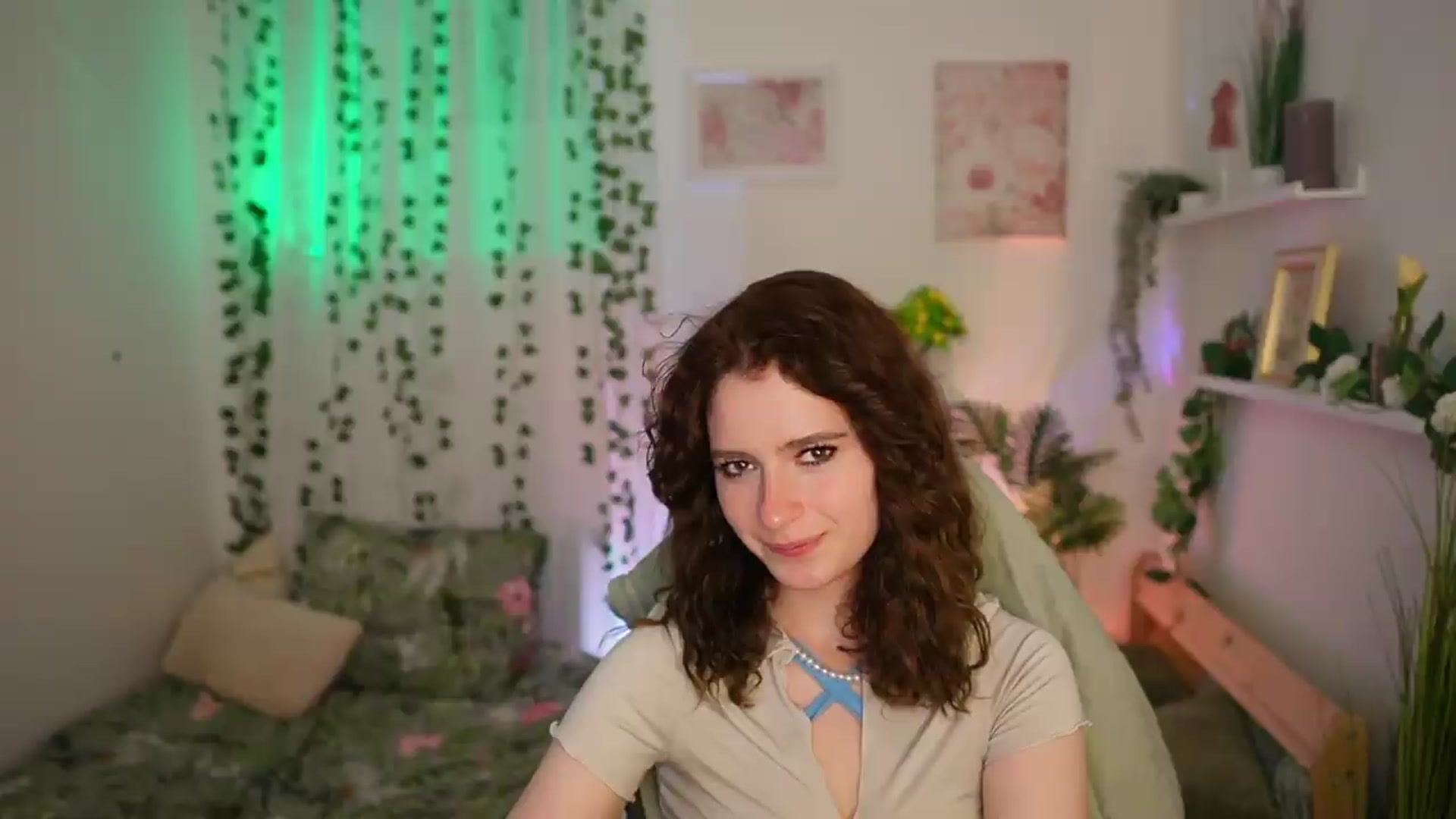 Gallery image thumbnail from Emily_Paris18's myfreecams stream on, 06/23/2026, 16:16 image 19 of 20