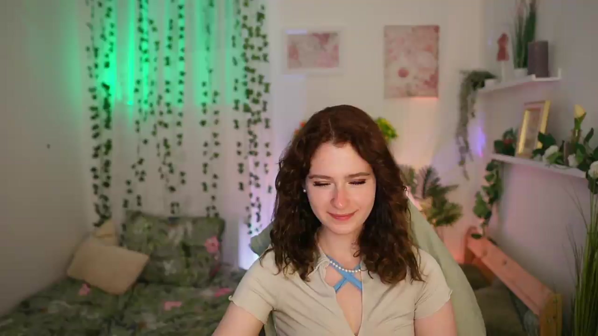 Gallery image thumbnail from Emily_Paris18's myfreecams stream on, 06/23/2026, 16:16 image 7 of 20