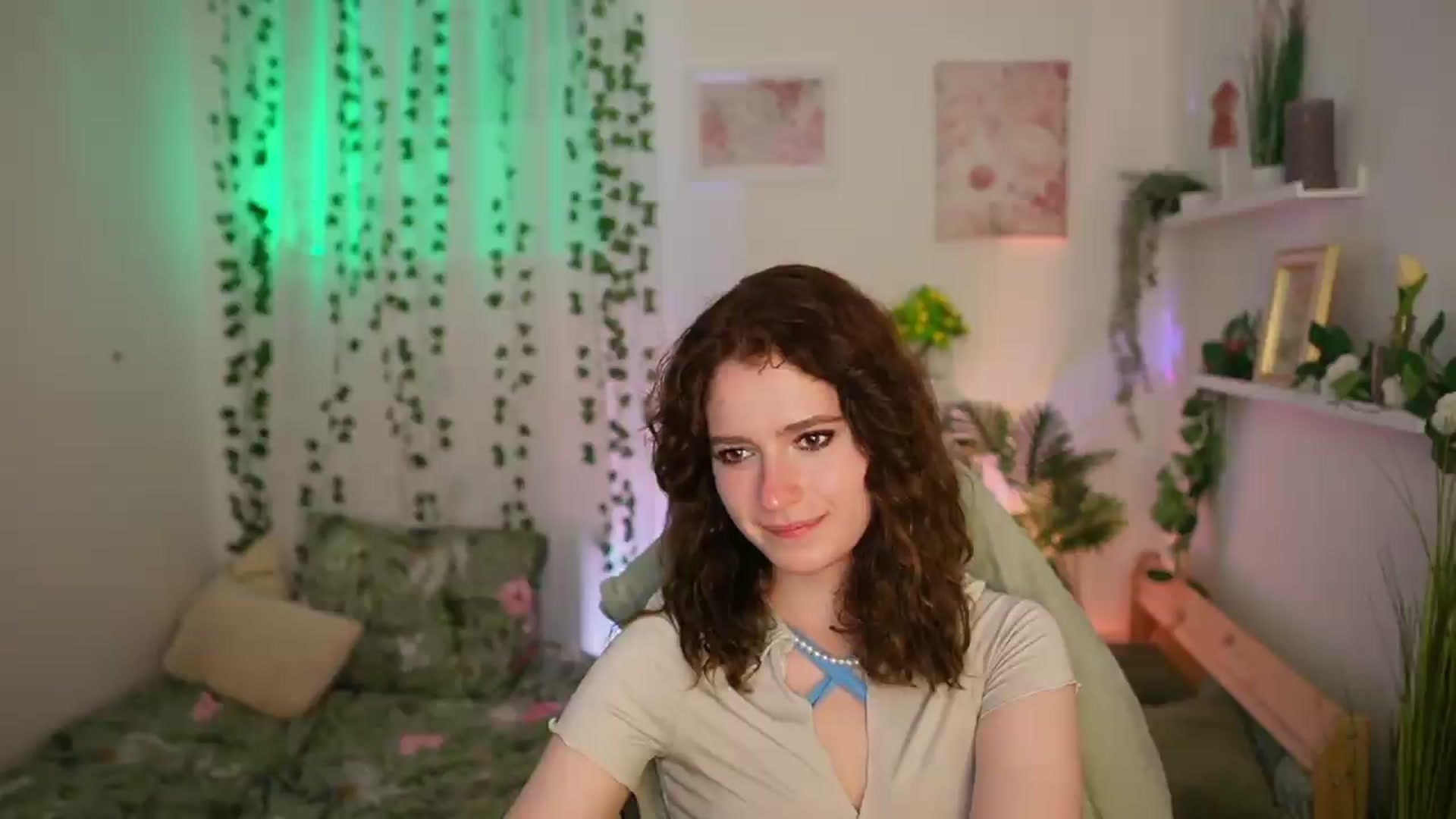 Gallery image thumbnail from Emily_Paris18's myfreecams stream on, 06/23/2026, 16:16 image 9 of 20
