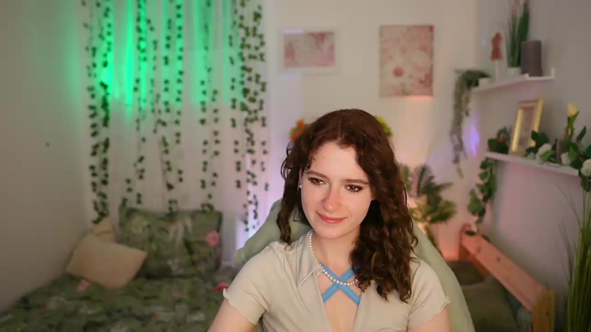 Gallery image thumbnail from Emily_Paris18's myfreecams stream on, 06/23/2026, 16:54 image 11 of 20