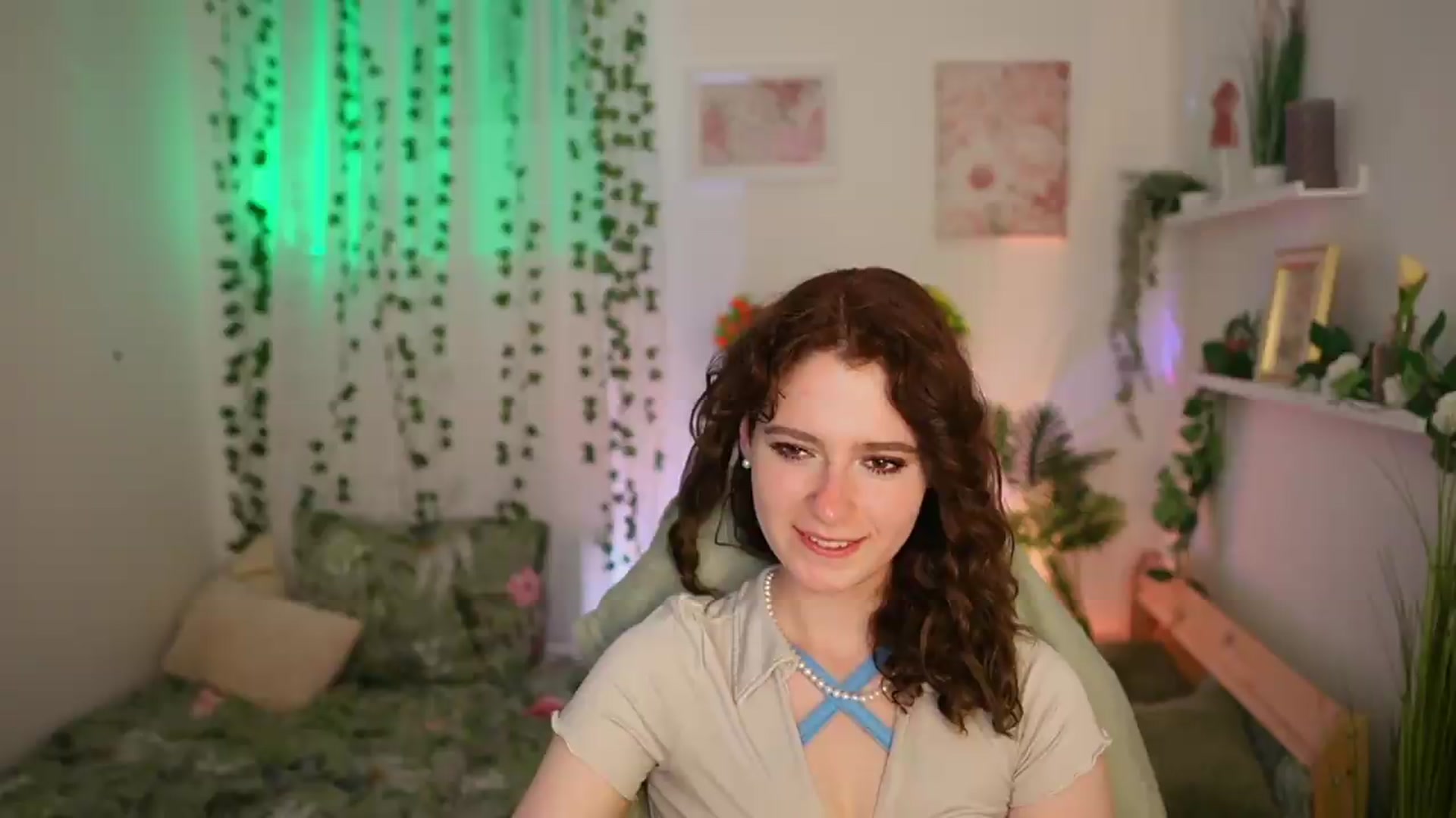 Gallery image thumbnail from Emily_Paris18's myfreecams stream on, 06/23/2026, 16:54 image 13 of 20