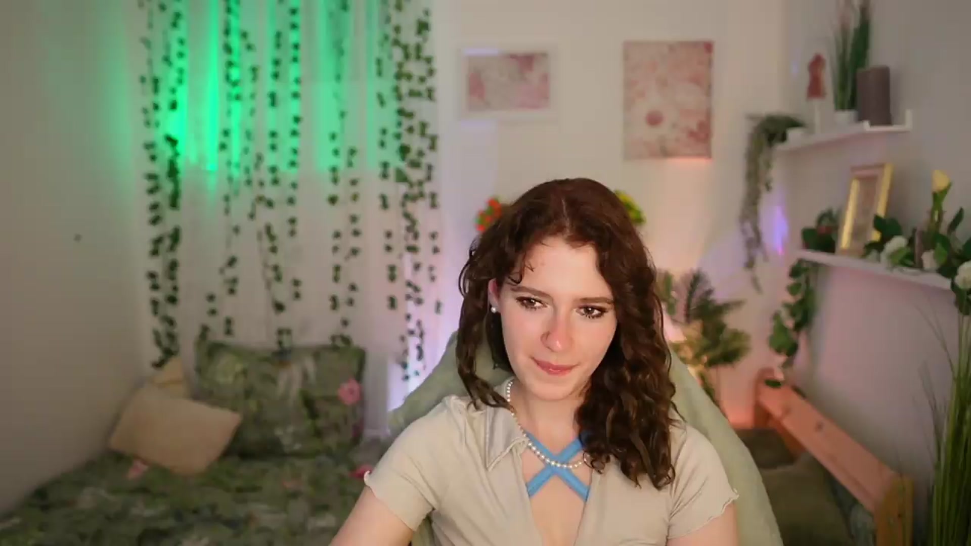 Gallery image thumbnail from Emily_Paris18's myfreecams stream on, 06/23/2026, 16:54 image 6 of 20