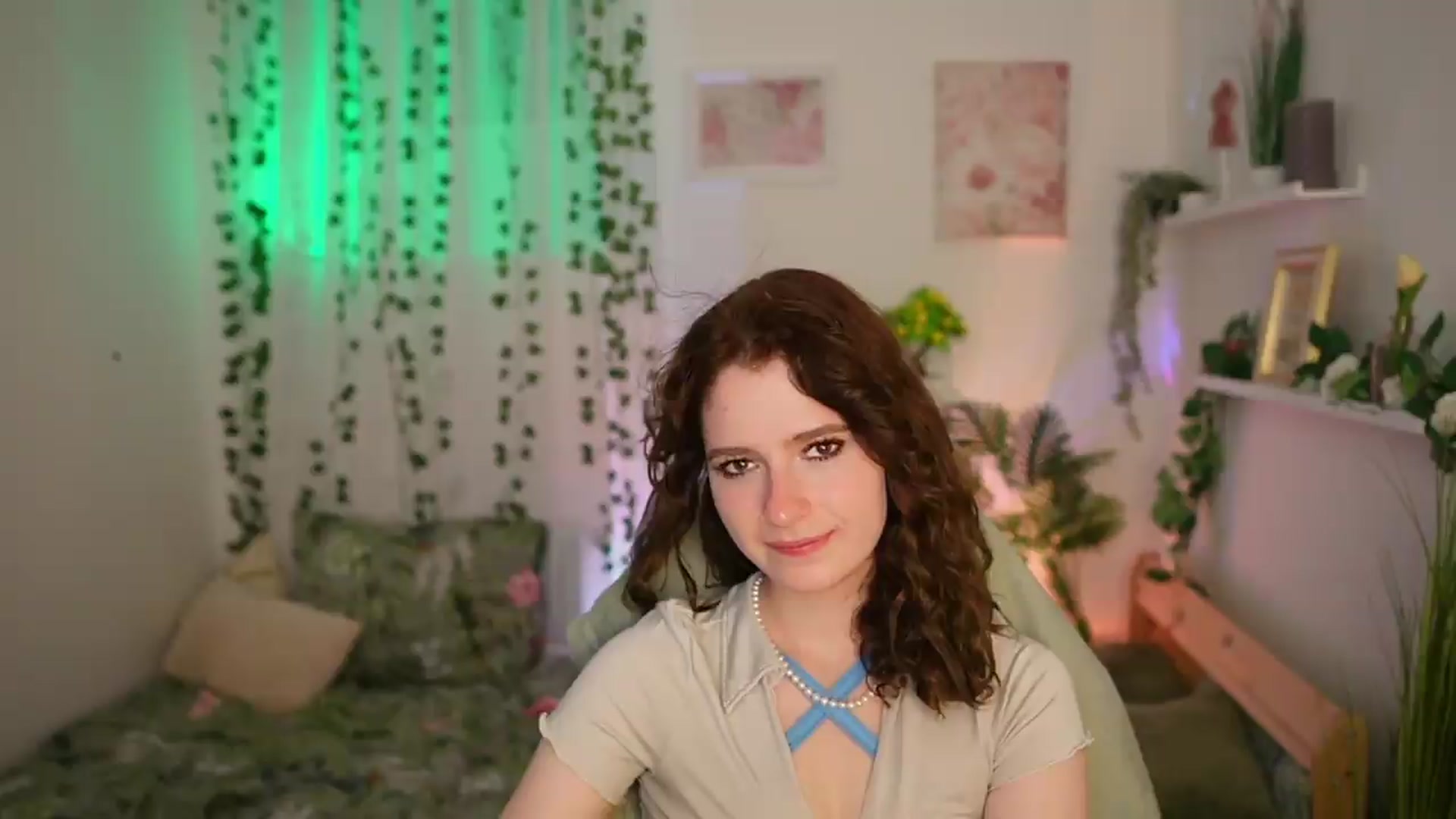 Gallery image thumbnail from Emily_Paris18's myfreecams stream on, 06/23/2026, 16:54 image 17 of 20