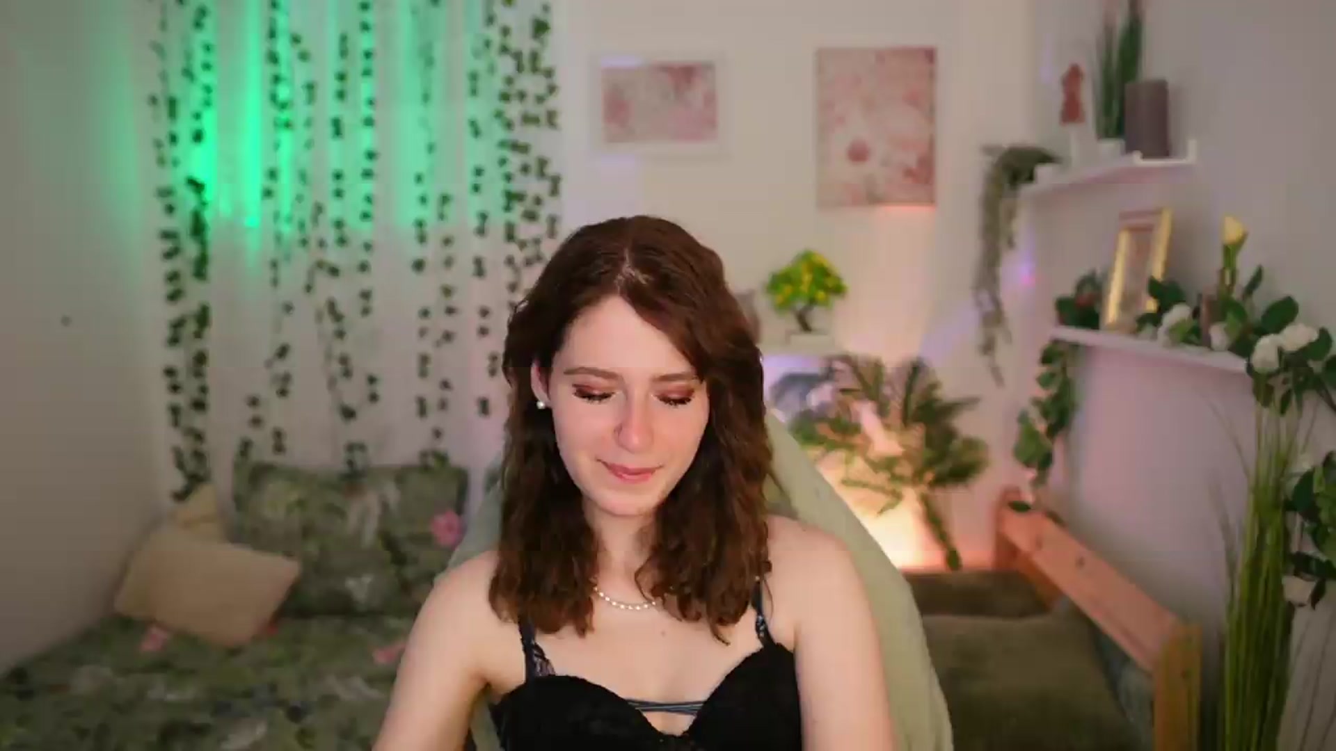Gallery image thumbnail from Emily_Paris18's myfreecams stream on, 06/25/2026, 13:20 image 11 of 20
