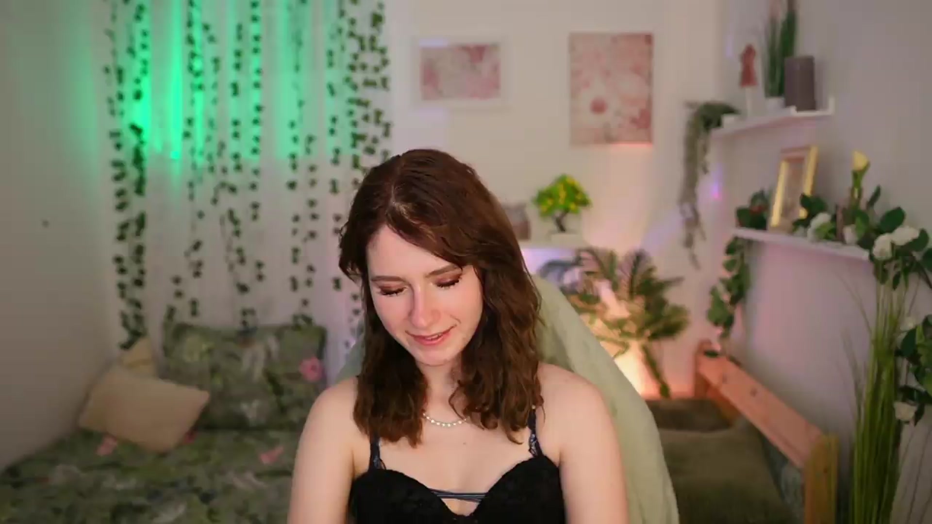 Gallery image thumbnail from Emily_Paris18's myfreecams stream on, 06/25/2026, 13:20 image 7 of 20