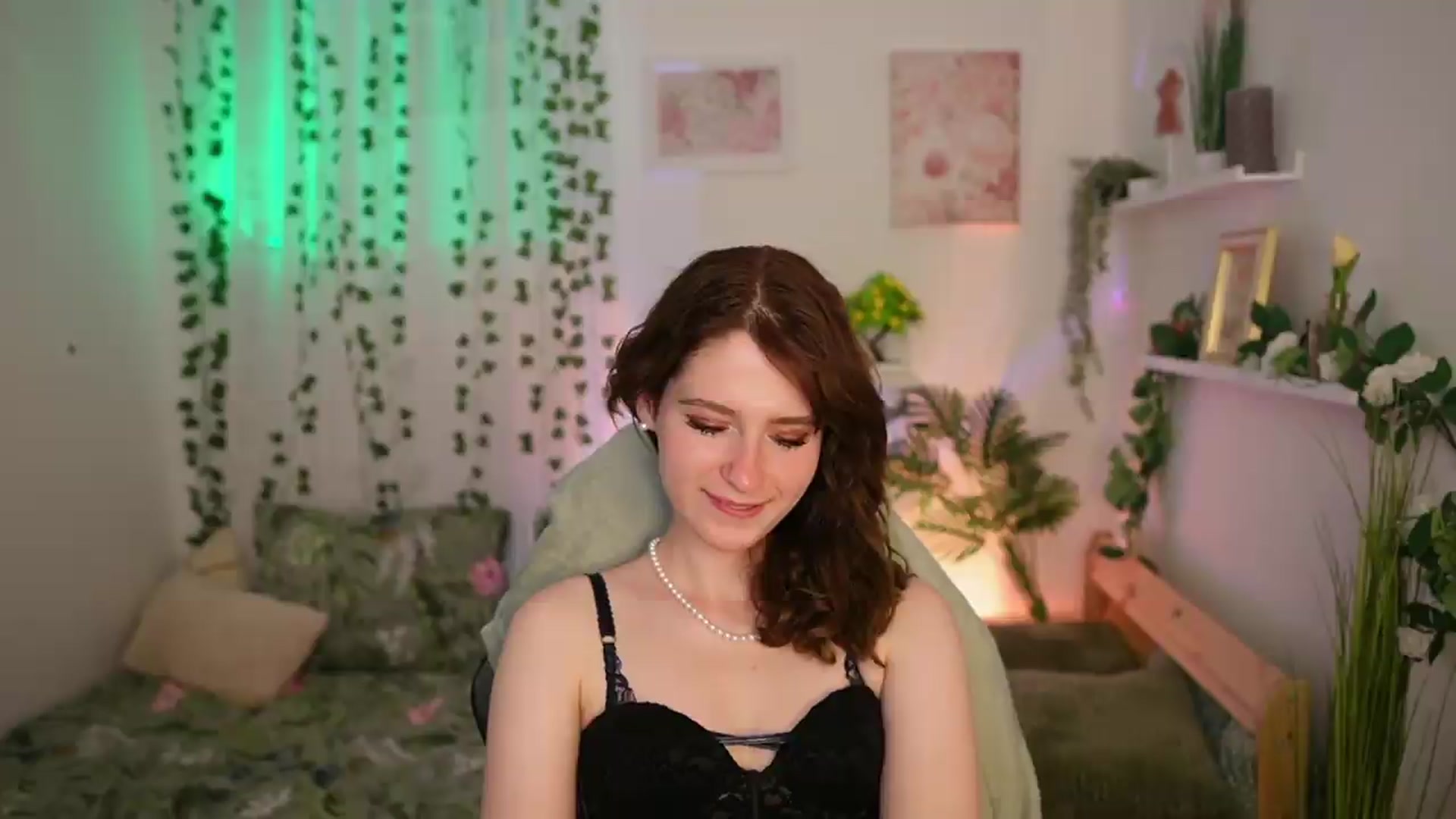 Gallery image thumbnail from Emily_Paris18's myfreecams stream on, 06/25/2026, 13:20 image 19 of 20