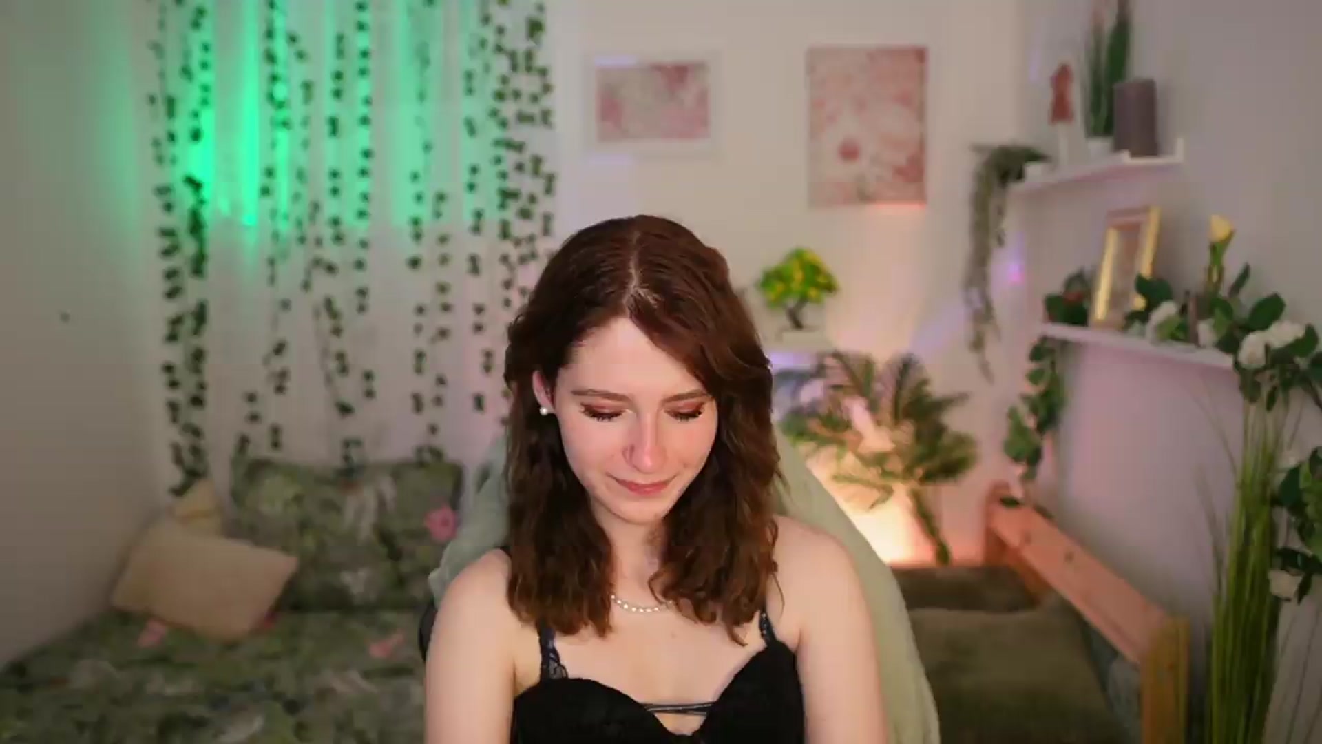 Gallery image thumbnail from Emily_Paris18's myfreecams stream on, 06/25/2026, 13:20 image 10 of 20