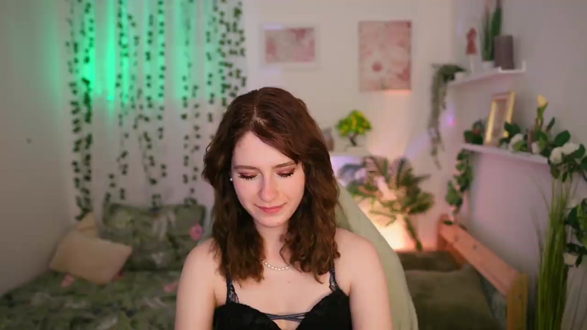 Gallery image thumbnail from Emily_Paris18's myfreecams stream on, 06/25/2026, 13:20 image 2 of 20