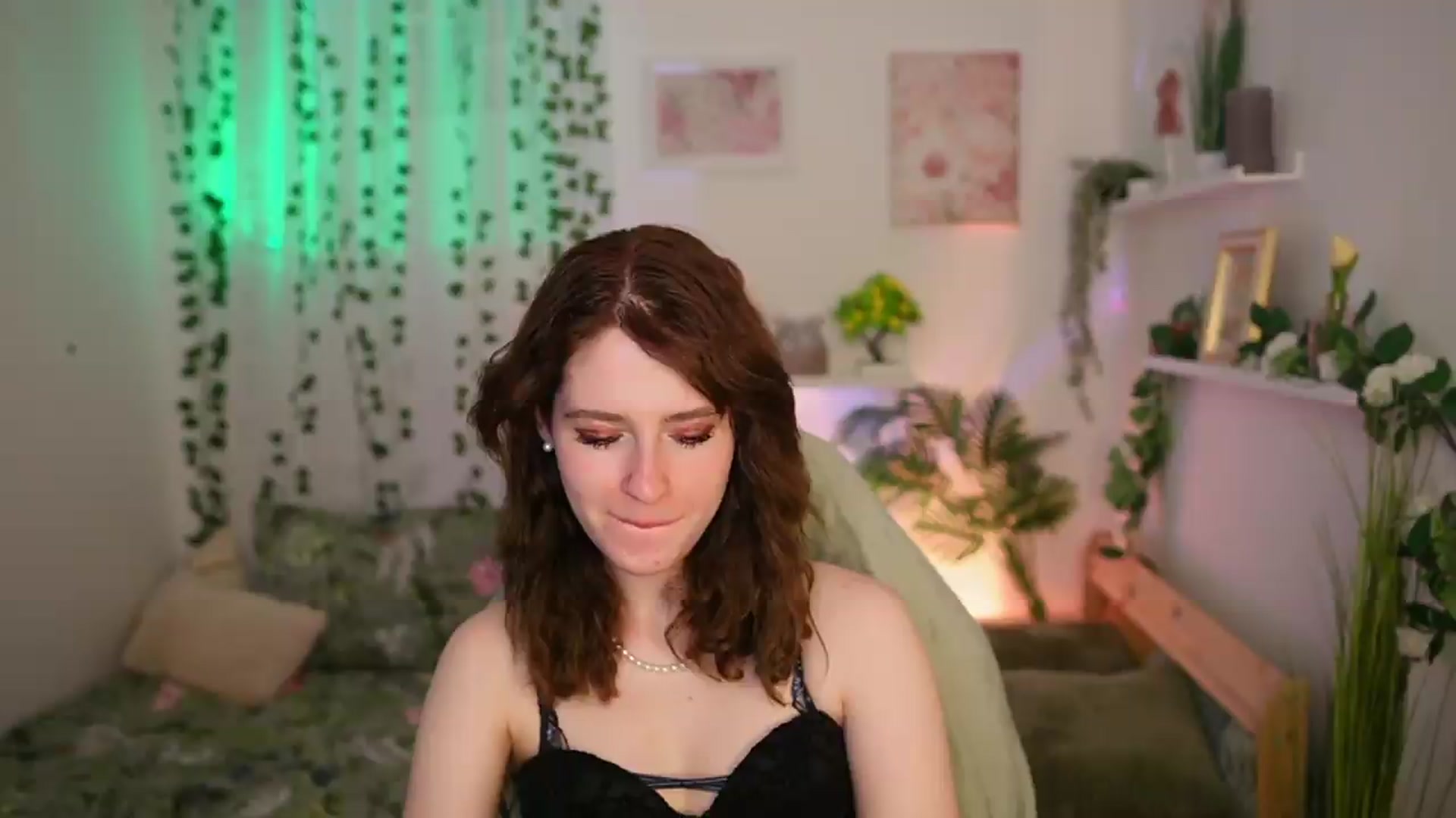 Gallery image thumbnail from Emily_Paris18's myfreecams stream on, 06/25/2026, 13:20 image 4 of 20