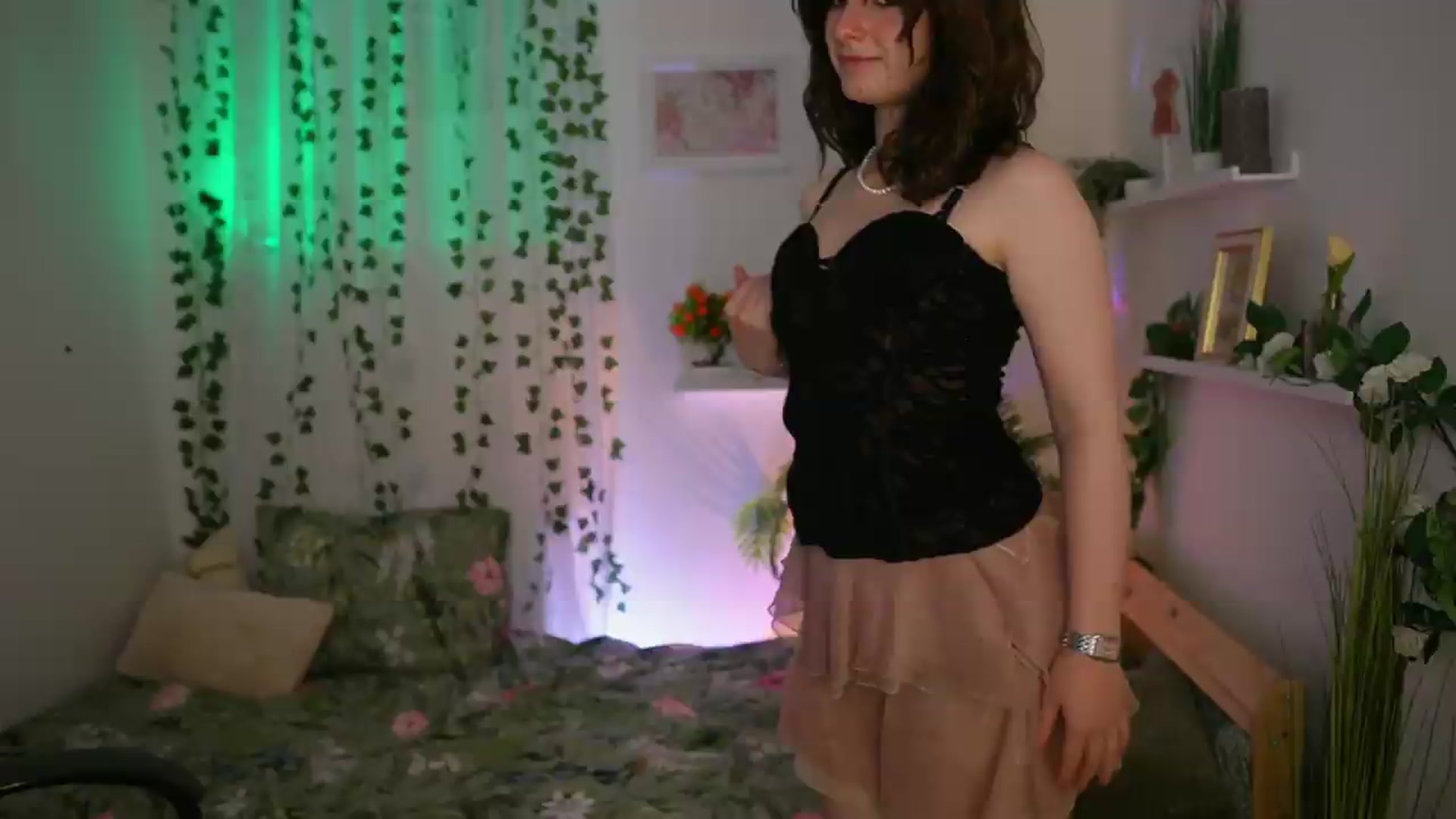 Gallery image thumbnail from Emily_Paris18's myfreecams stream on, 06/25/2026, 14:57 image 13 of 20