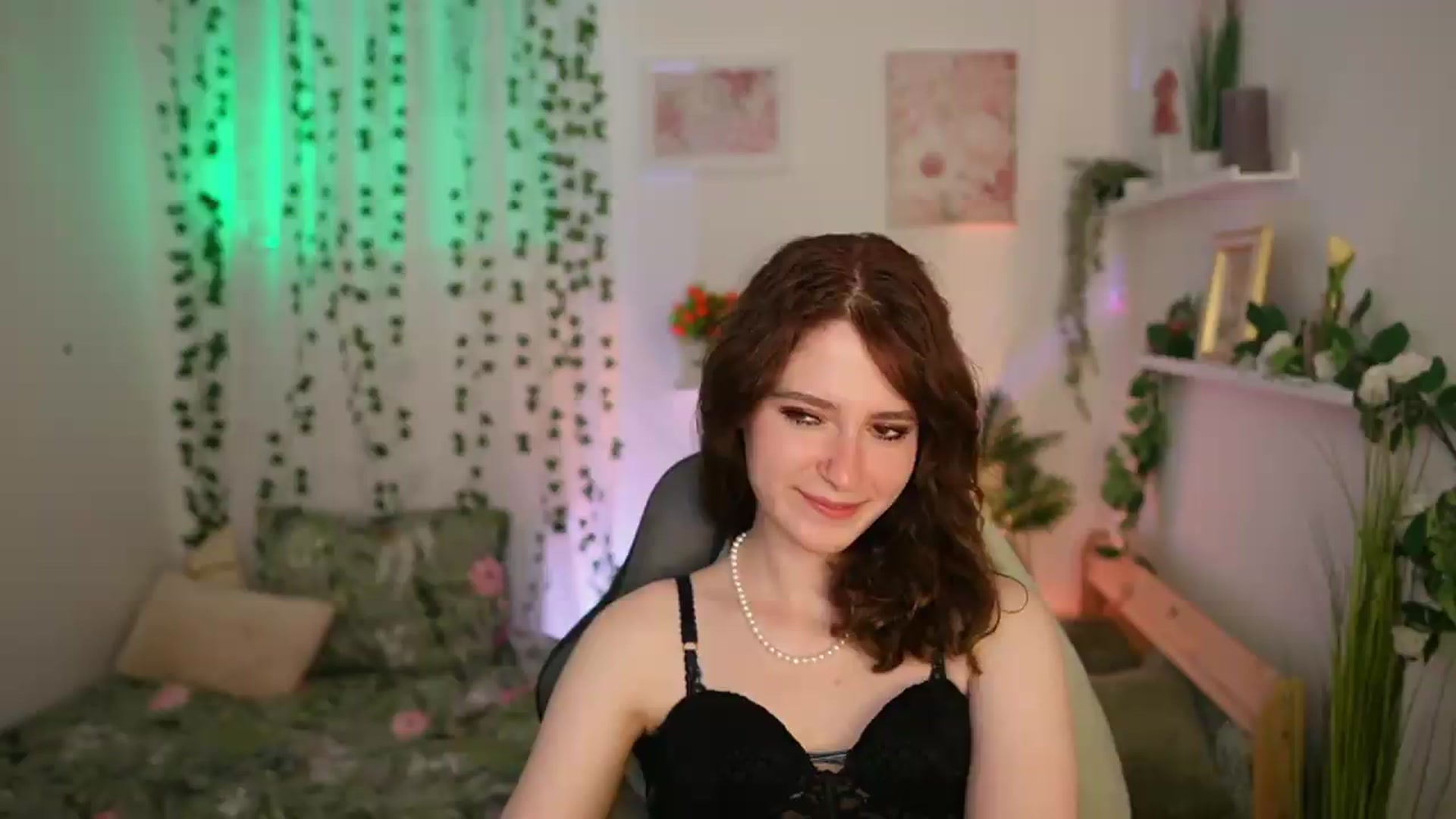 Gallery image thumbnail from Emily_Paris18's myfreecams stream on, 06/25/2026, 14:57 image 2 of 20