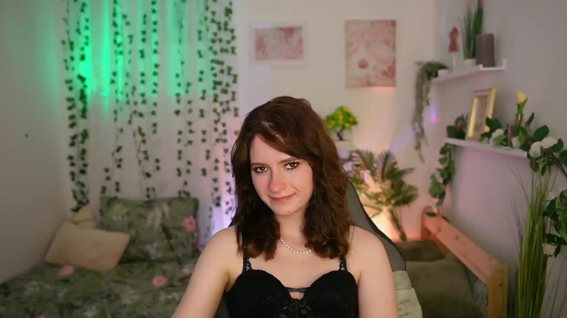 Gallery image thumbnail from Emily_Paris18's myfreecams stream on, 06/25/2026, 14:57 image 16 of 20