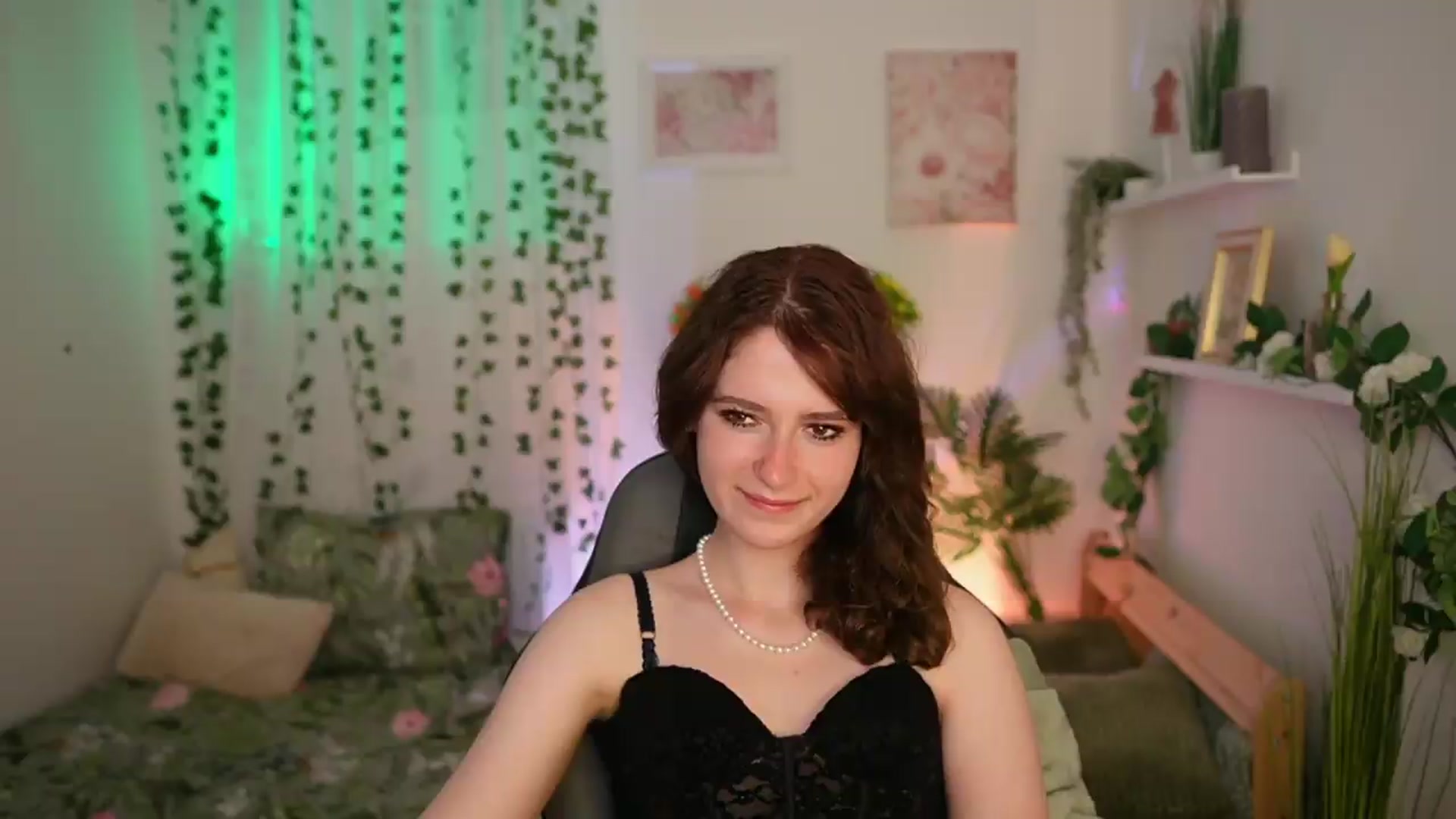 Gallery image thumbnail from Emily_Paris18's myfreecams stream on, 06/25/2026, 14:57 image 12 of 20