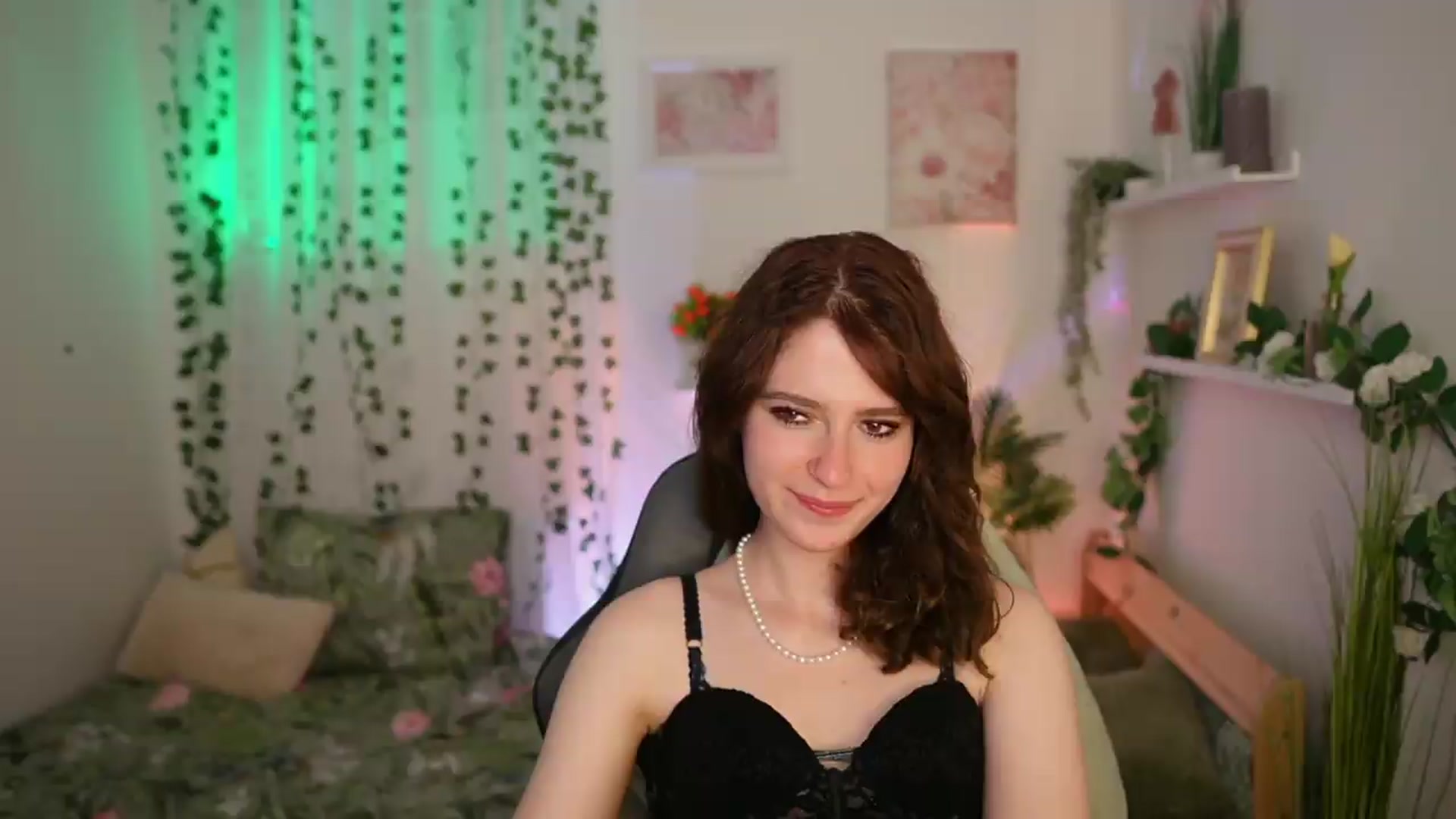 Gallery image thumbnail from Emily_Paris18's myfreecams stream on, 06/25/2026, 14:57 image 4 of 20